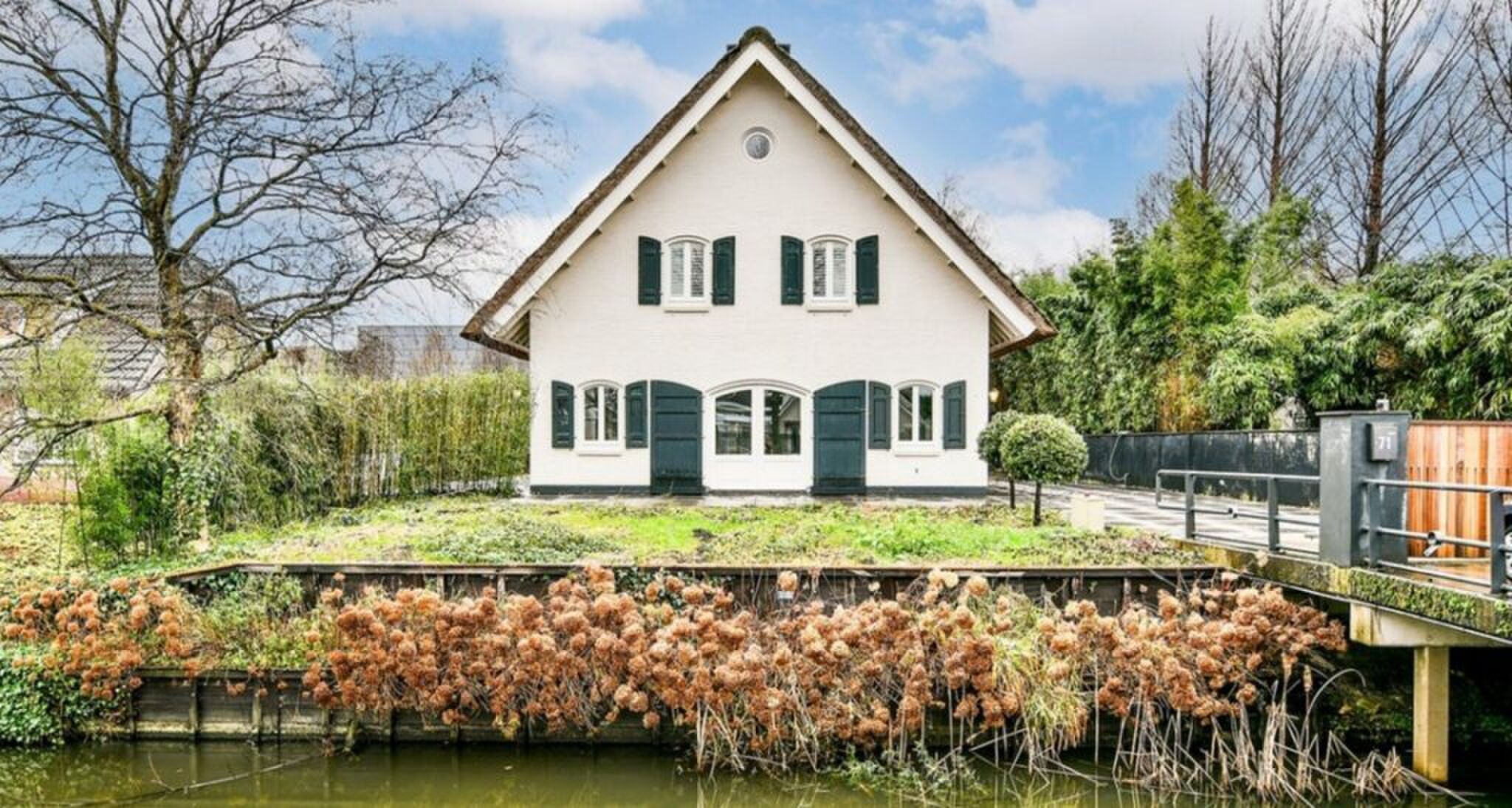 De villa waar beslag op werd gelegd.