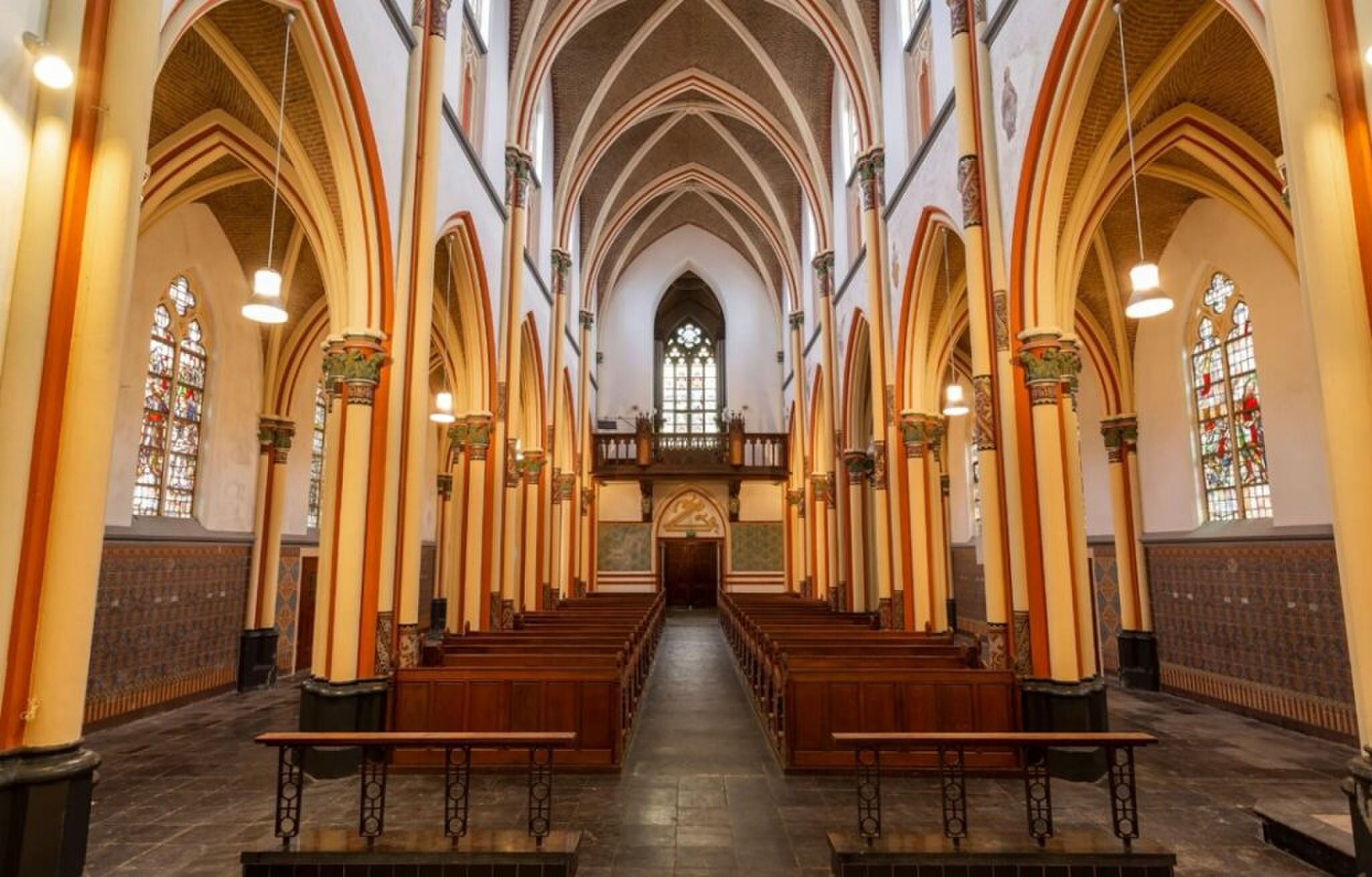 binnenkant kerk aangeboden op funda