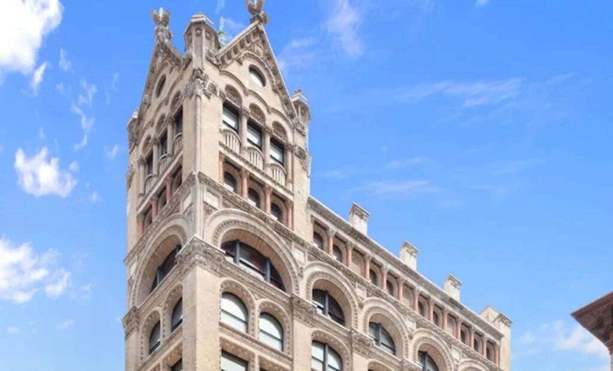 Het pand waarin het huis van Michiel Huisman zich bevindt.