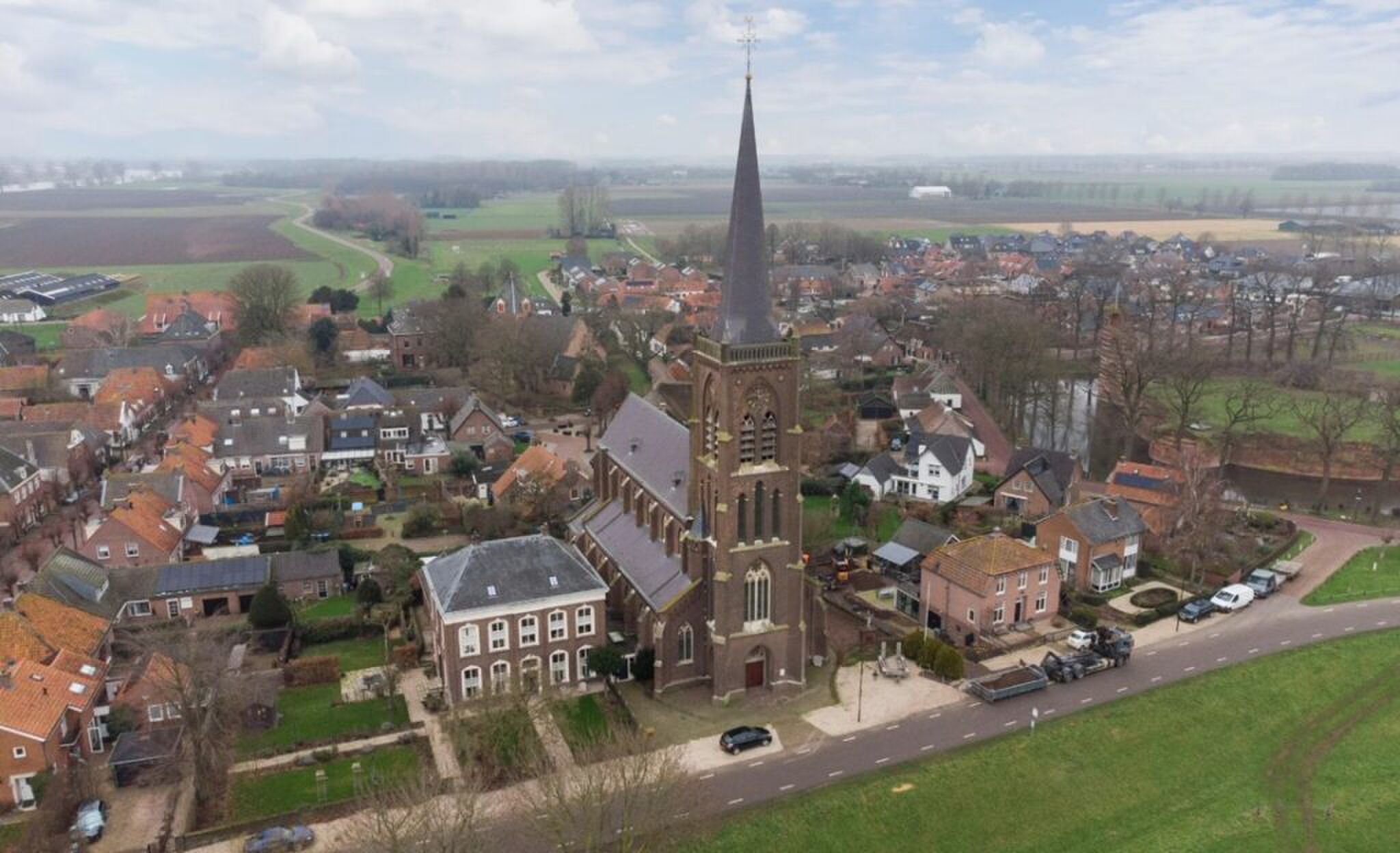 buitenkant kerk aangeboden op funda