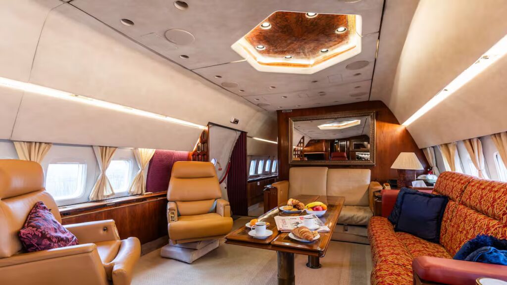 Interieur van Boeing 727 Airbnb