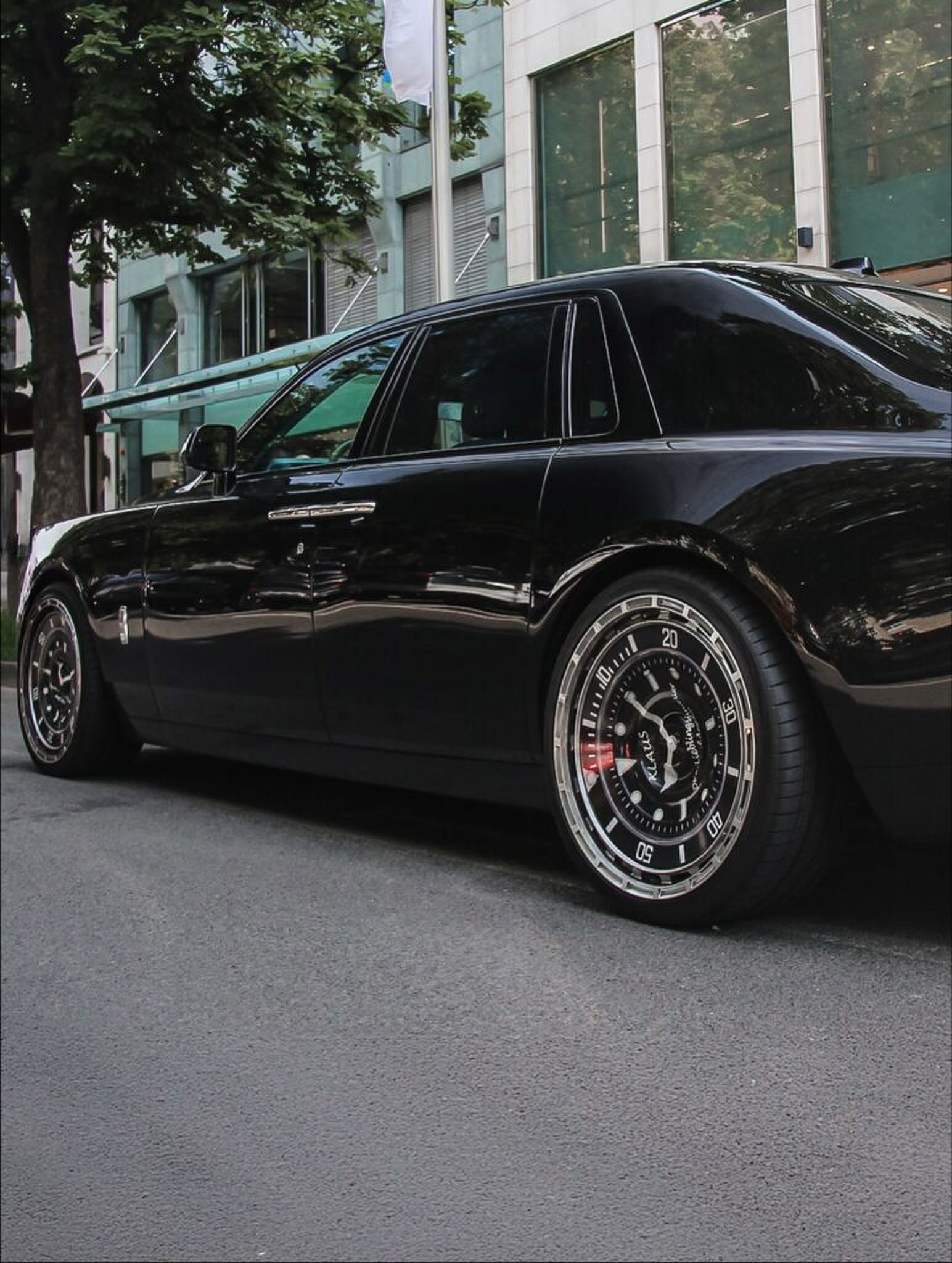 Rolls-Royce van Klaus Koenigsallee op straat