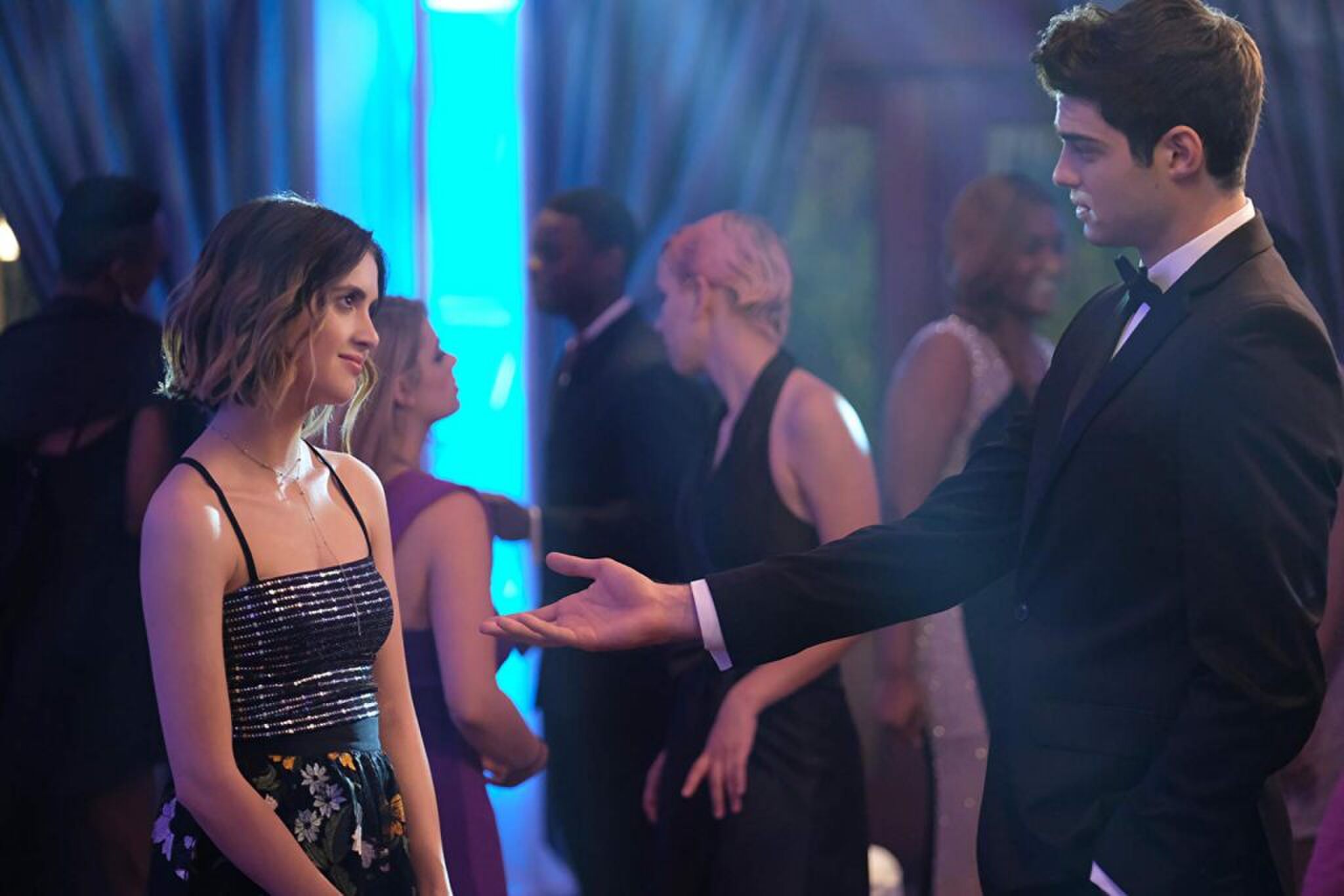 Noah Centineo en Laura Marano in The Perfect Date