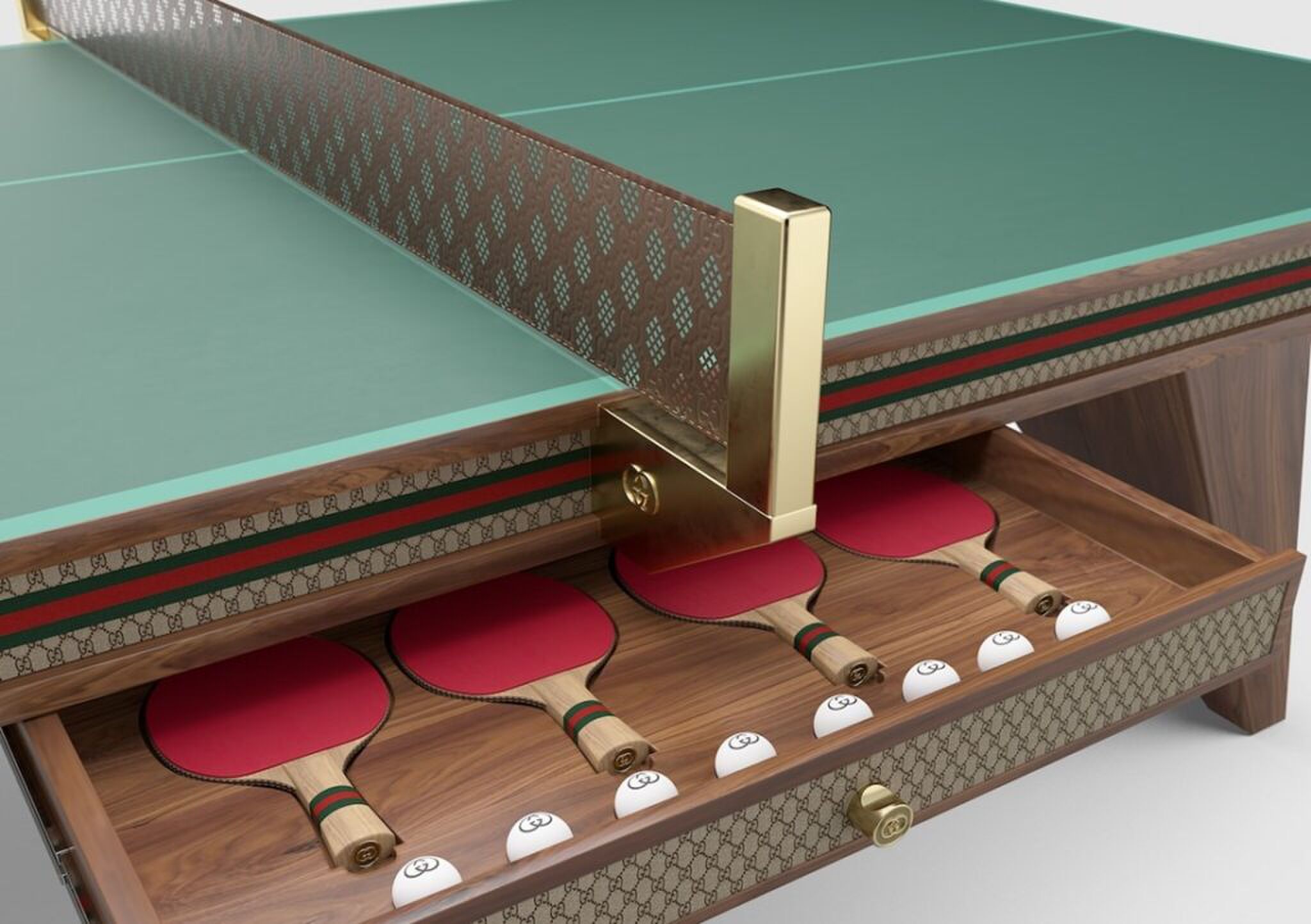 De op maat gemaakte bajtes en de ballen.