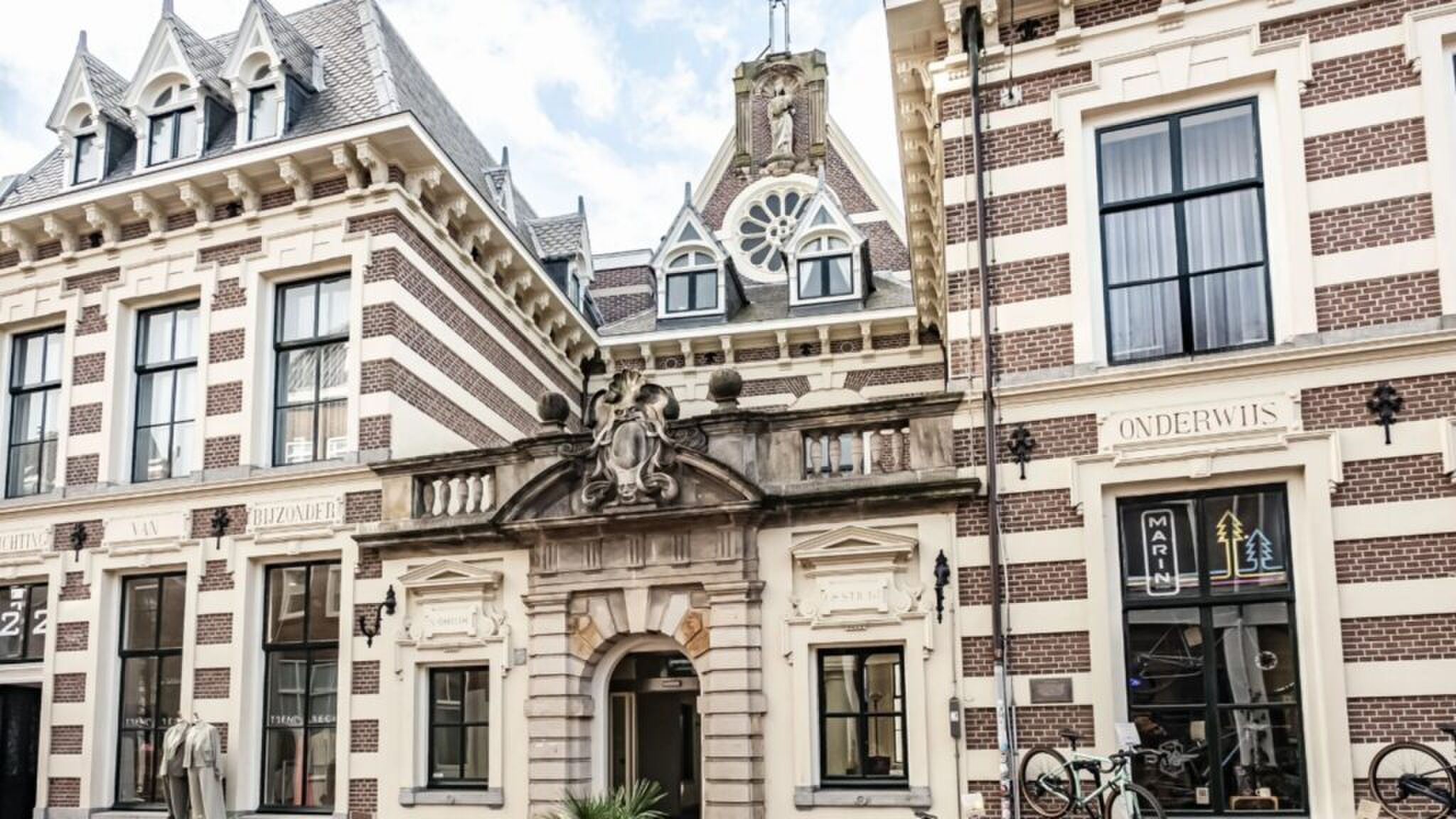 De buitenzijde van het appartement van Giel Beelen.