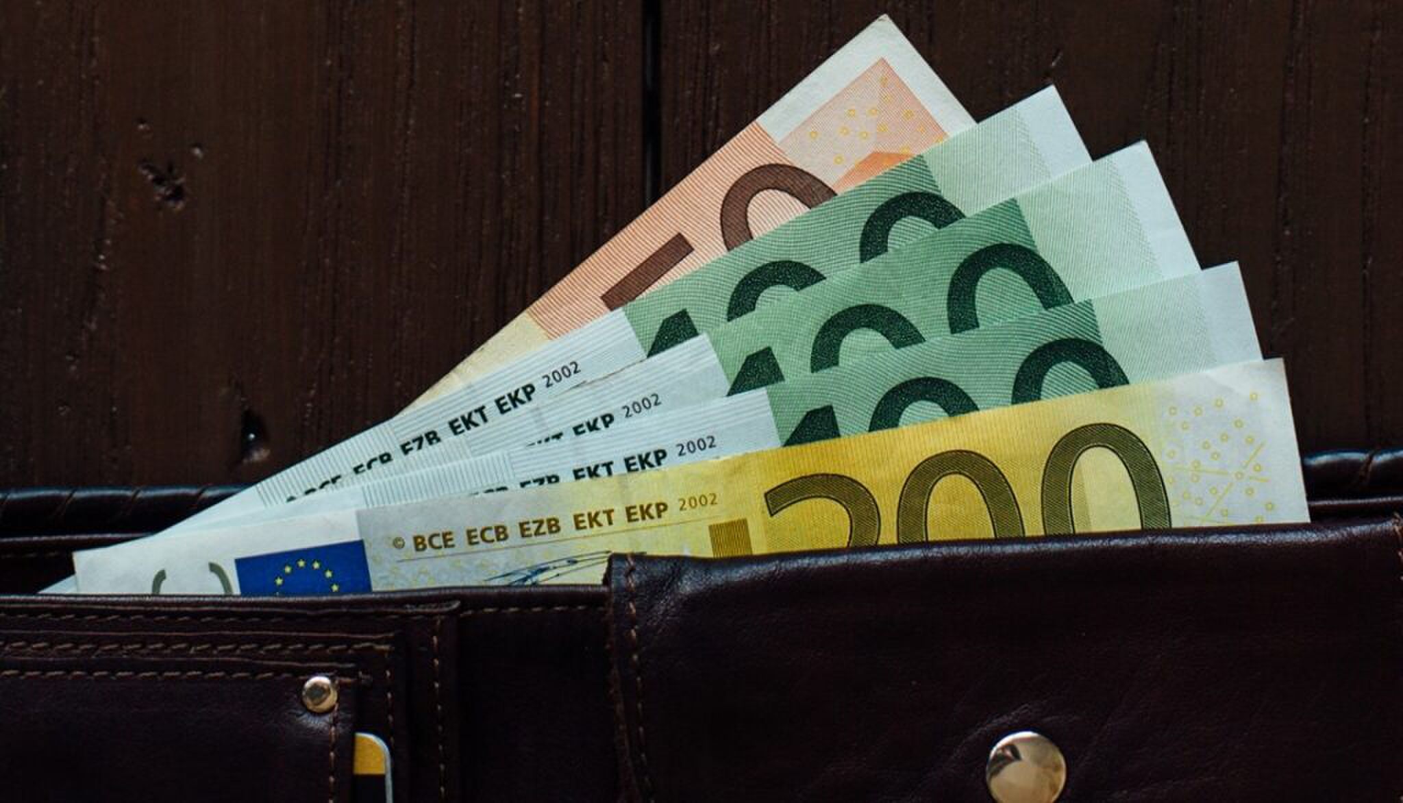 Cashgeld in portemonnee. 