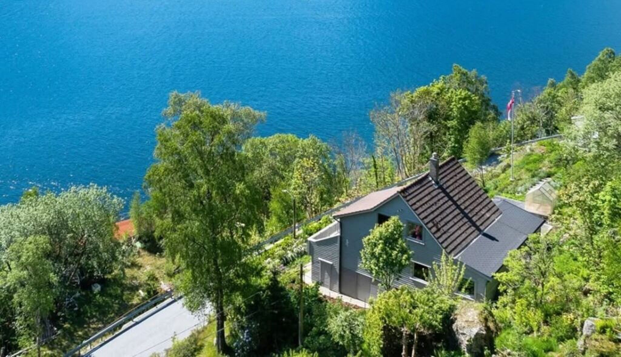 De natuur rondom de woning in Noorwegen.