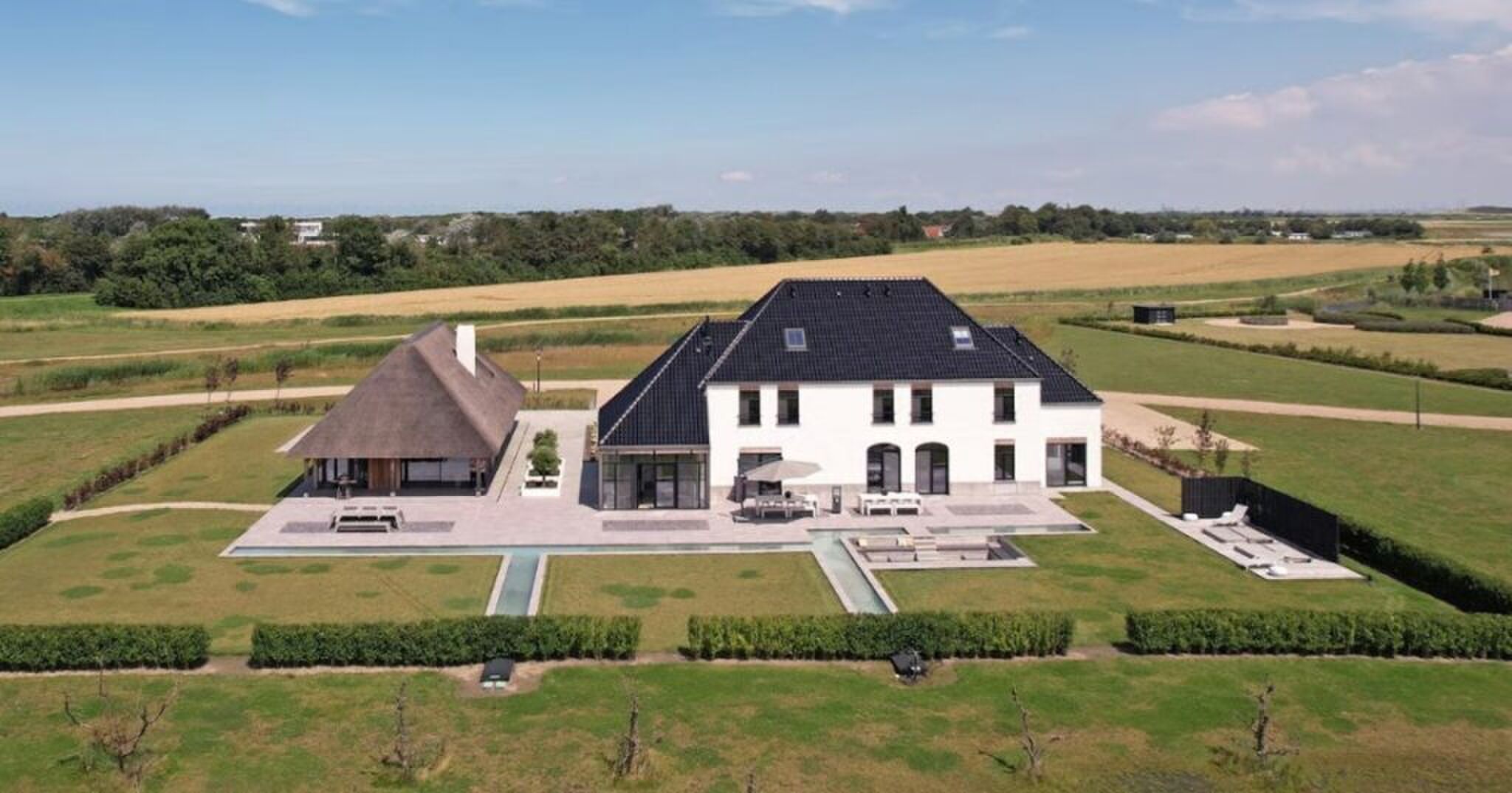 De achterzijde van de duurste woning van Zeeland.