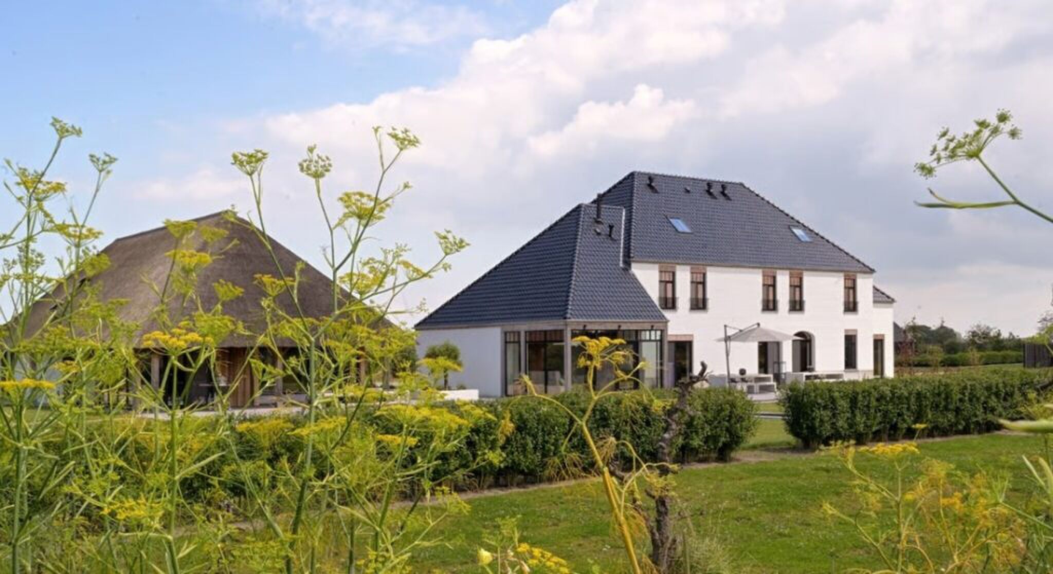 De achterzijde van de woning in Zeeland.