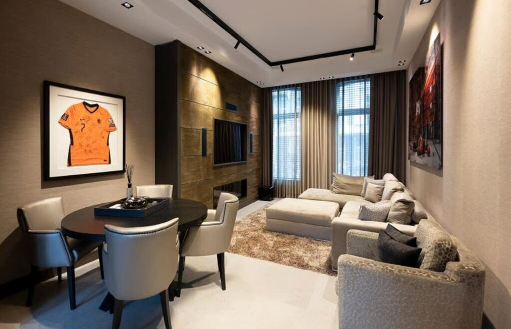 De living van de woning van de Oranje-international.