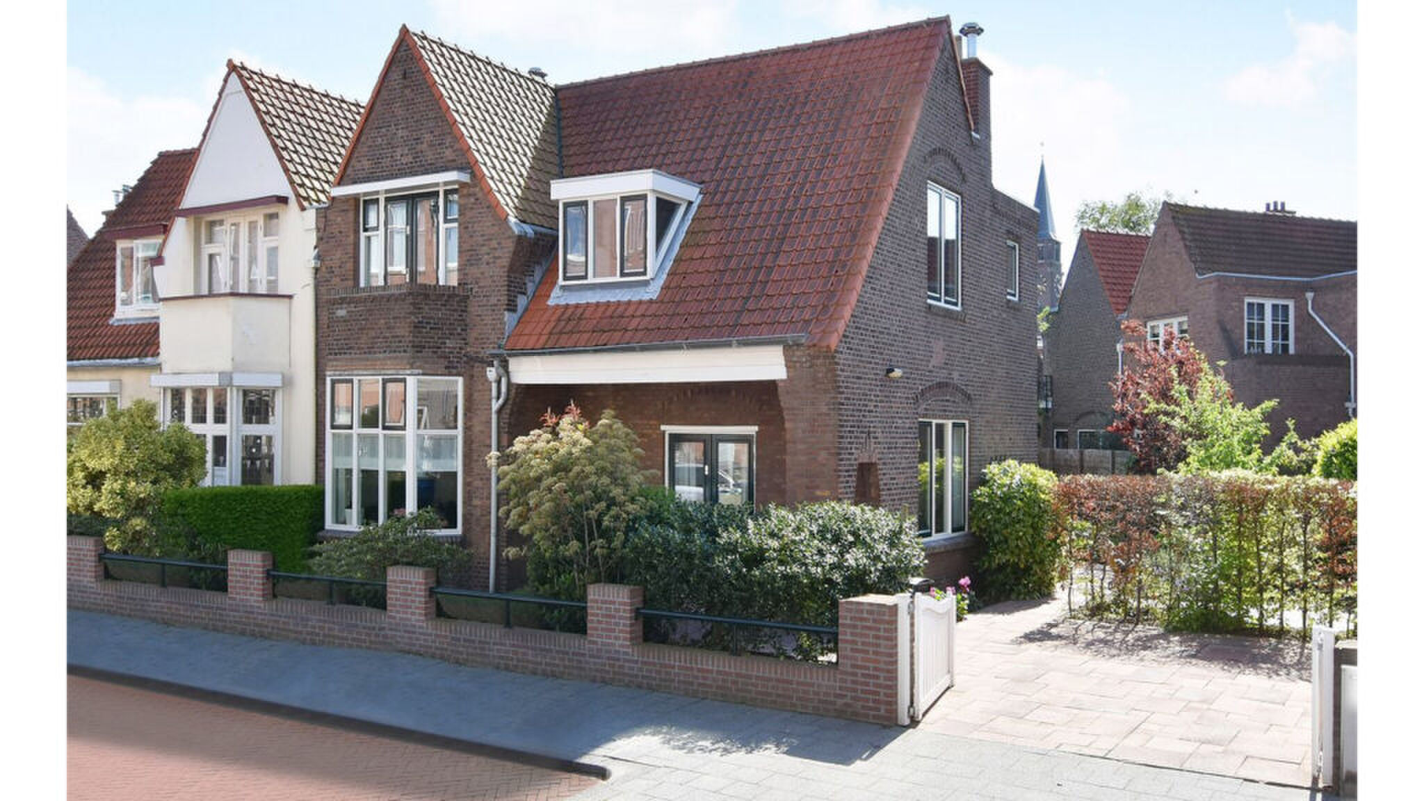De voorzijde van de woning van Dennis Weening.
