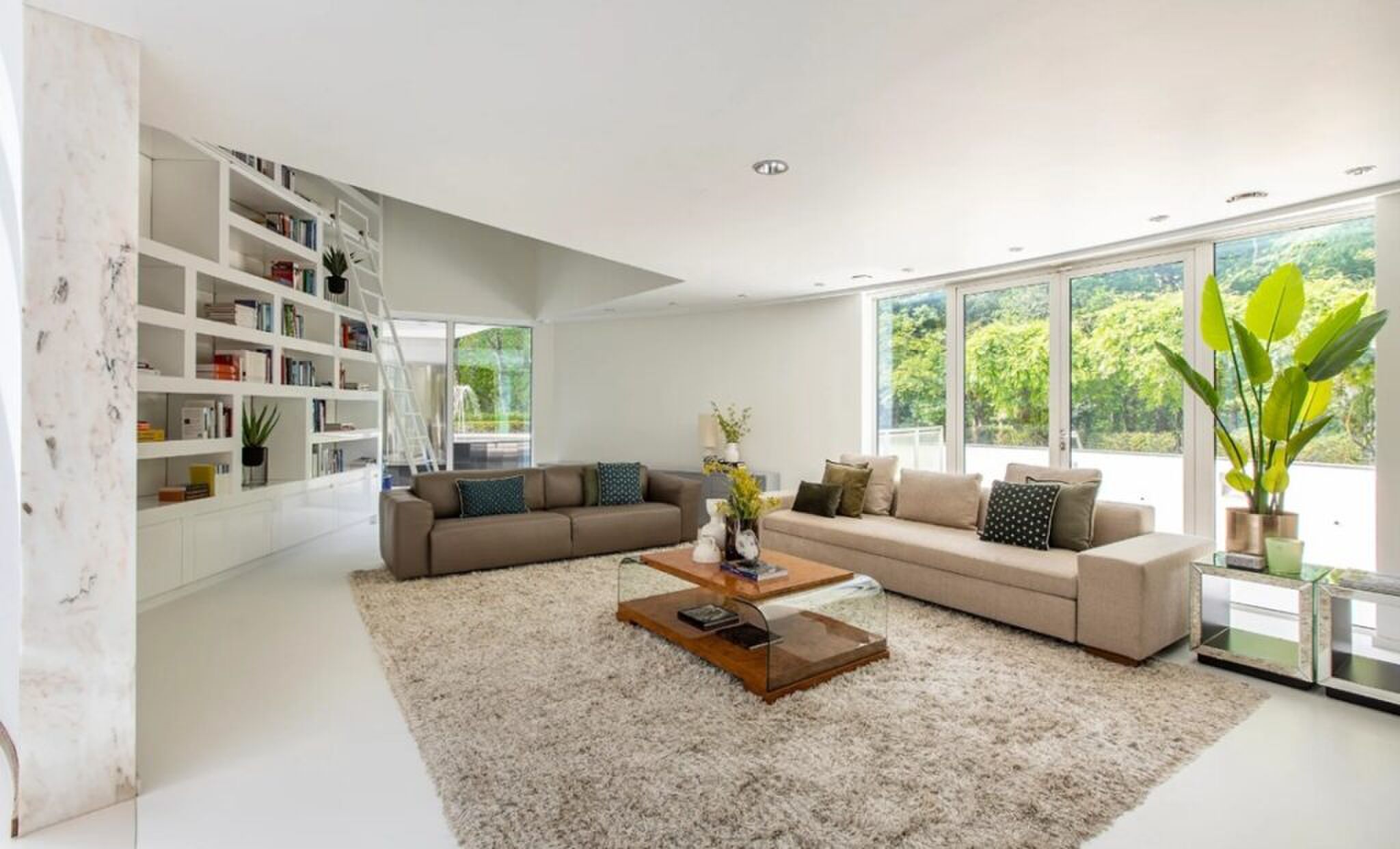 De living van de duurste woning van Tilburg.