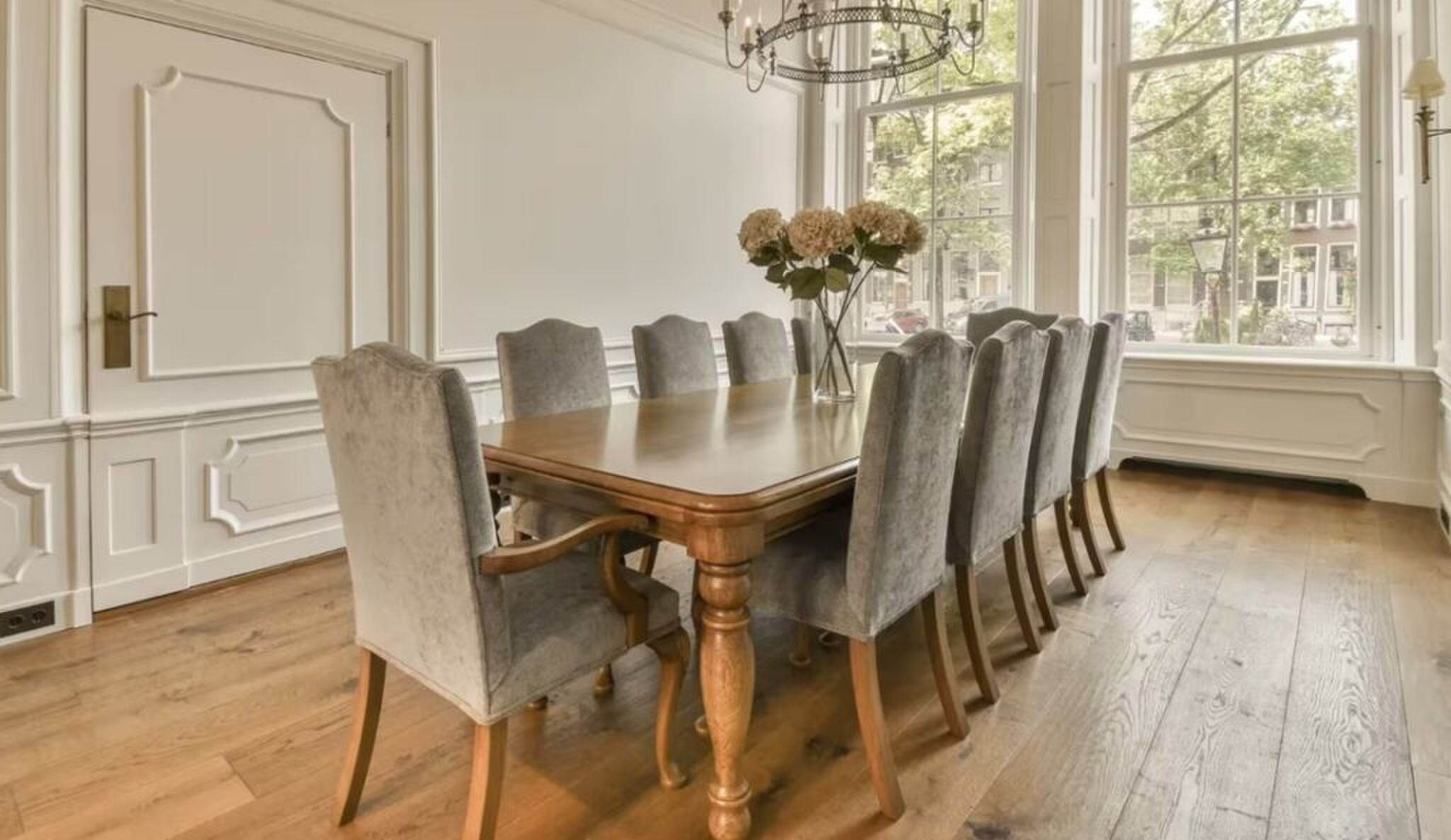 De eetkamer met prachtig uitzicht.