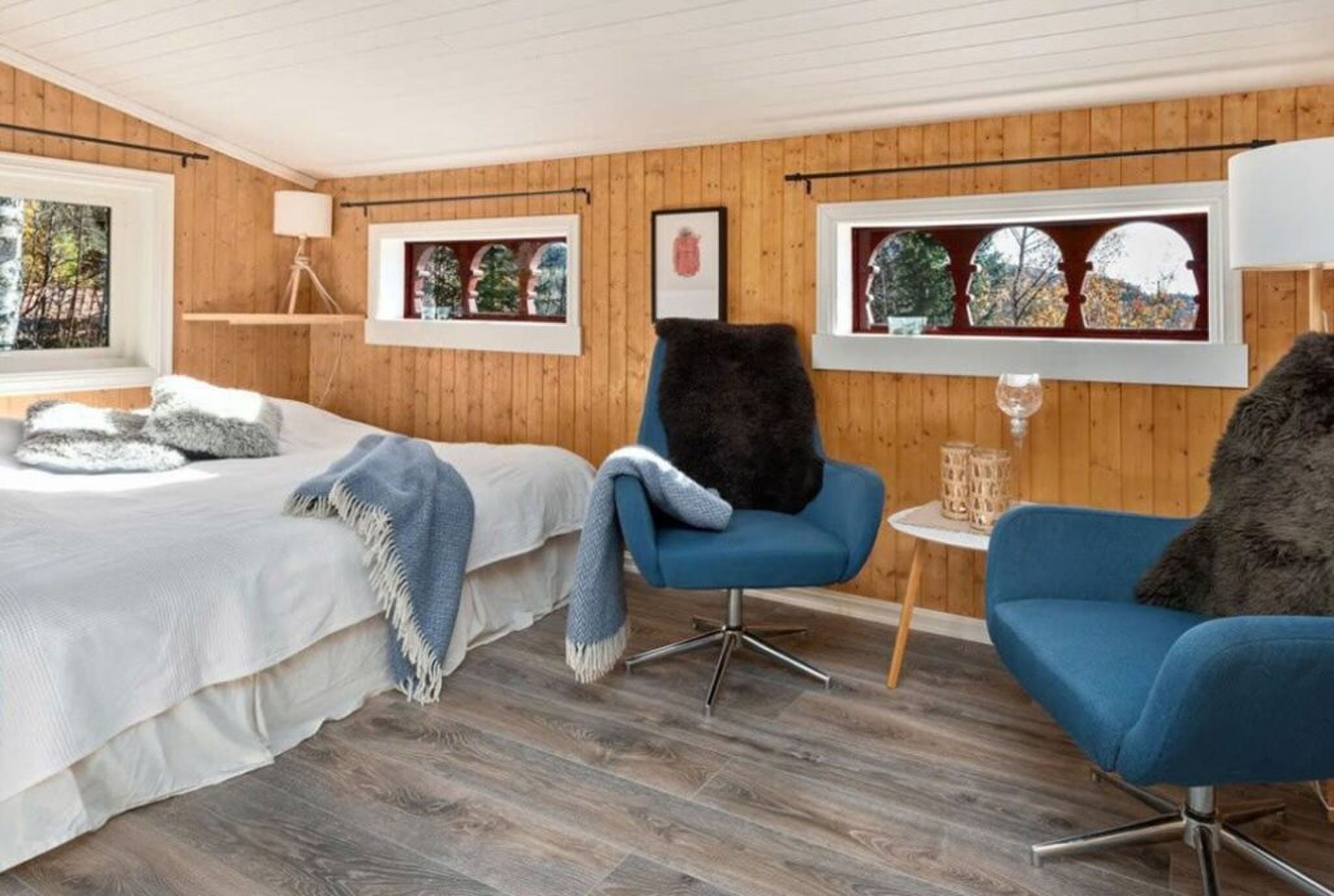 De slaapkamer met uitzicht op de natuur.