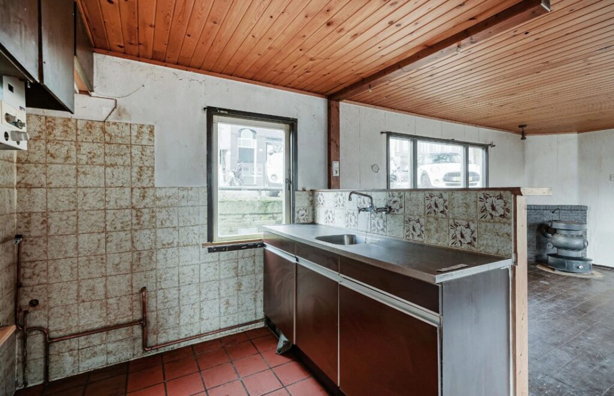 De keuken van de woonark.