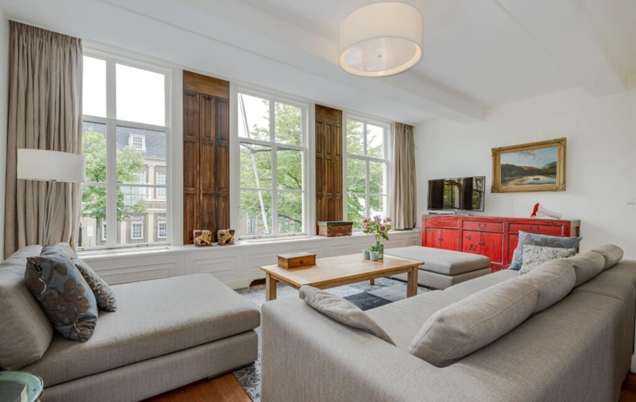 De woonkamer op de eerste verdieping.