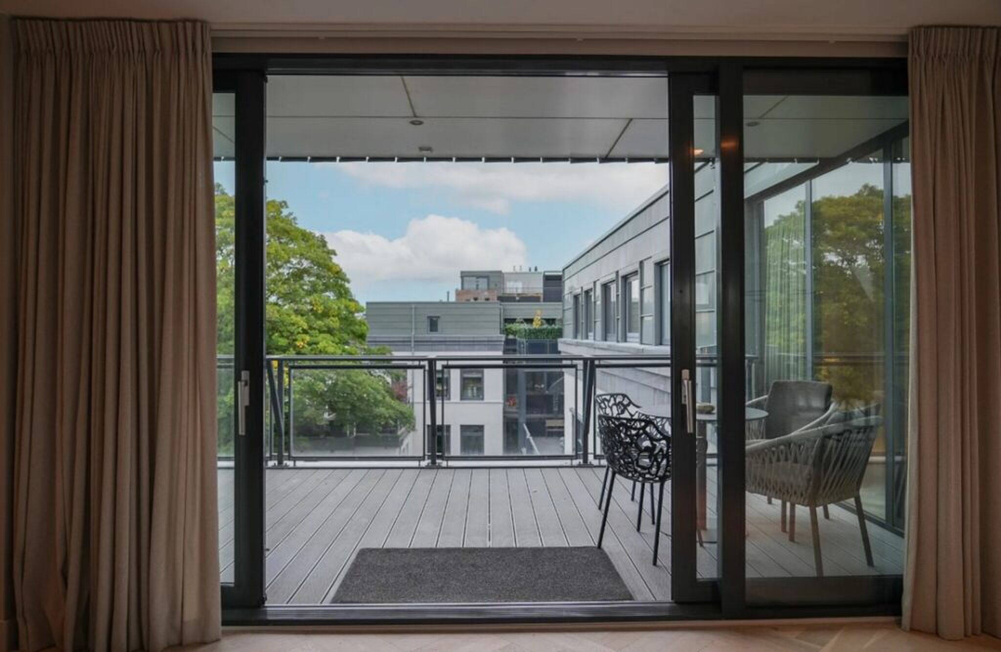 Het balkon met een prachtig uitzicht.