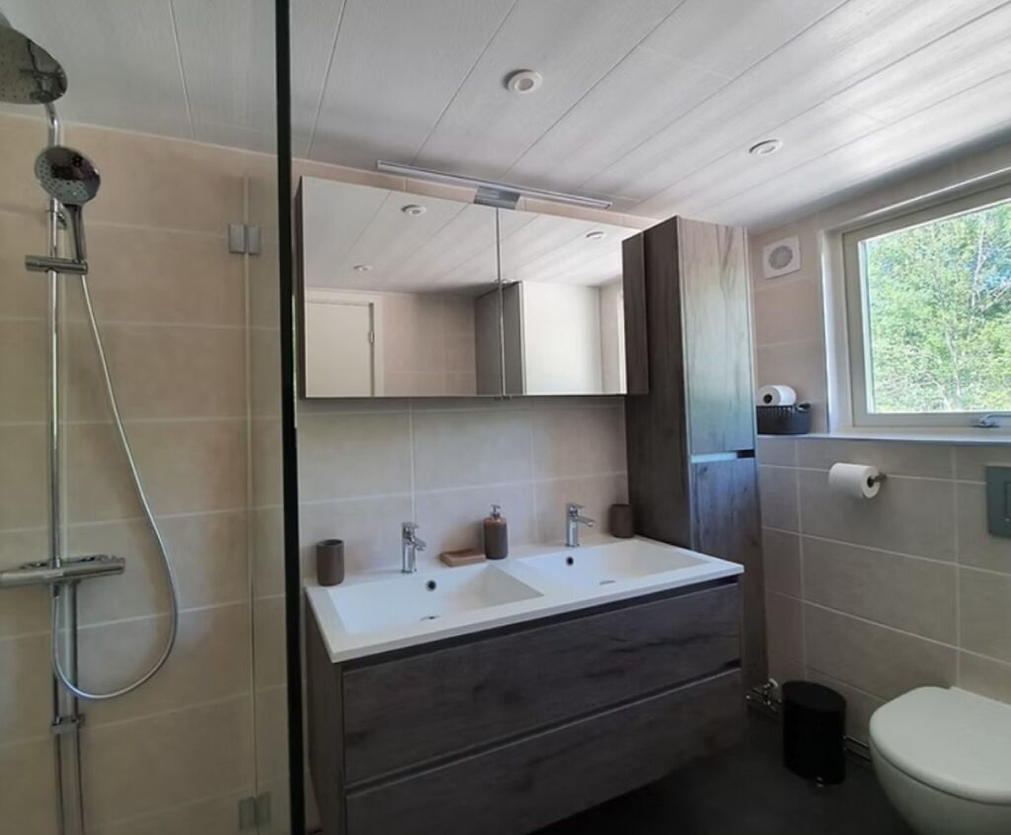 De keuken met een moderne afwerking.