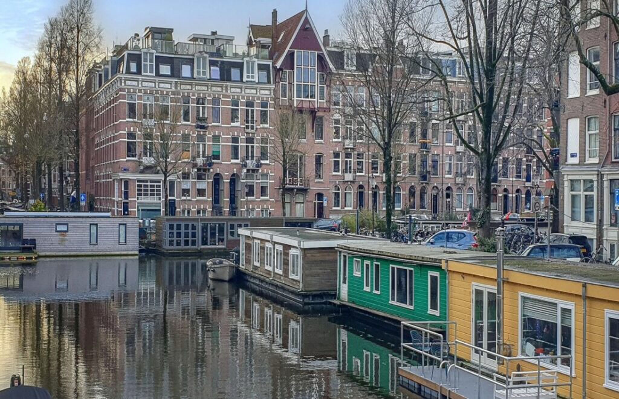 De unieke ligging van de ark in een van de grachten.