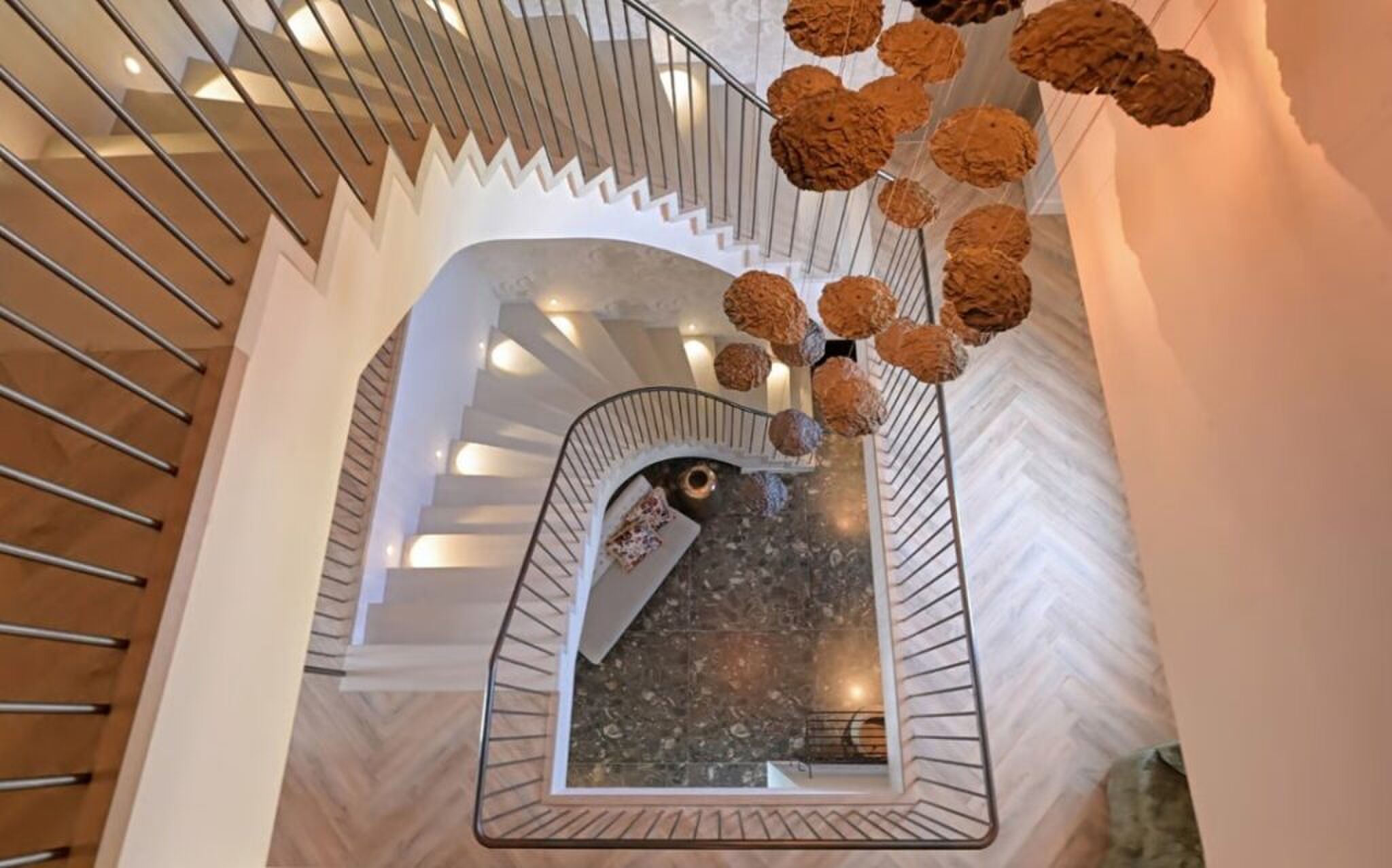 De trappartij in het gebouw.