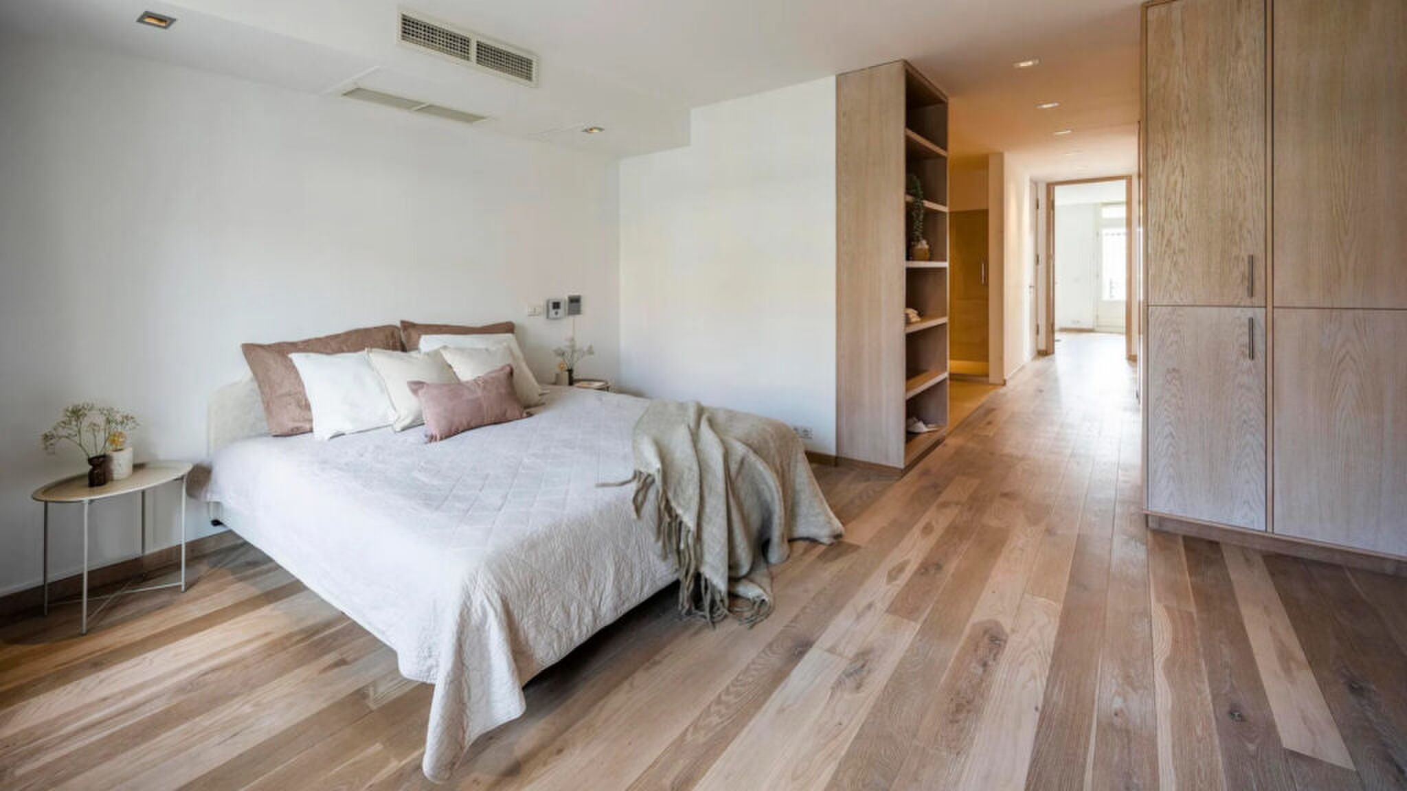 De slaapkamer van het nieuwe appartement die Andr&eacute; van Duin gekocht heeft