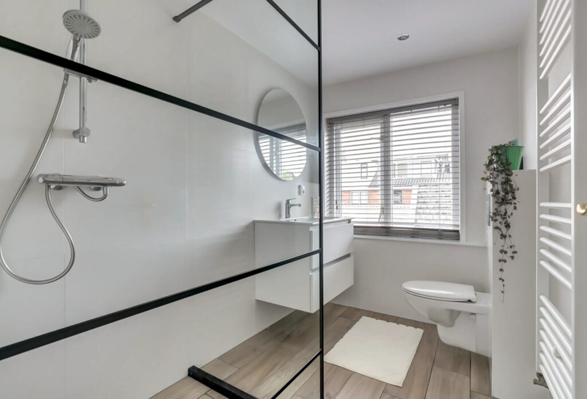 De badkamer van de woning van acteur Oscar Aerts