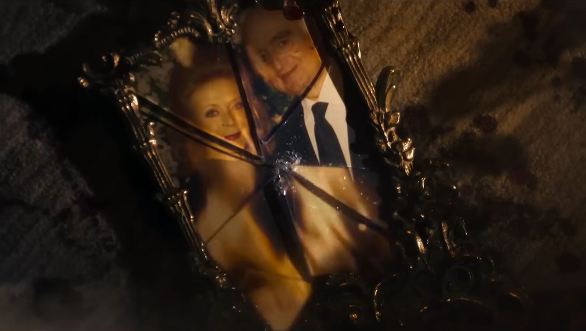 Edmond Safra en zijn vrouw, te zien op een foto in een gebroken lijst