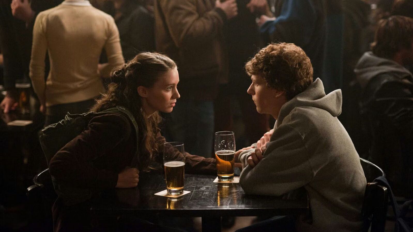 Jesse Eisenberg en Rooney Mara in The Social Network