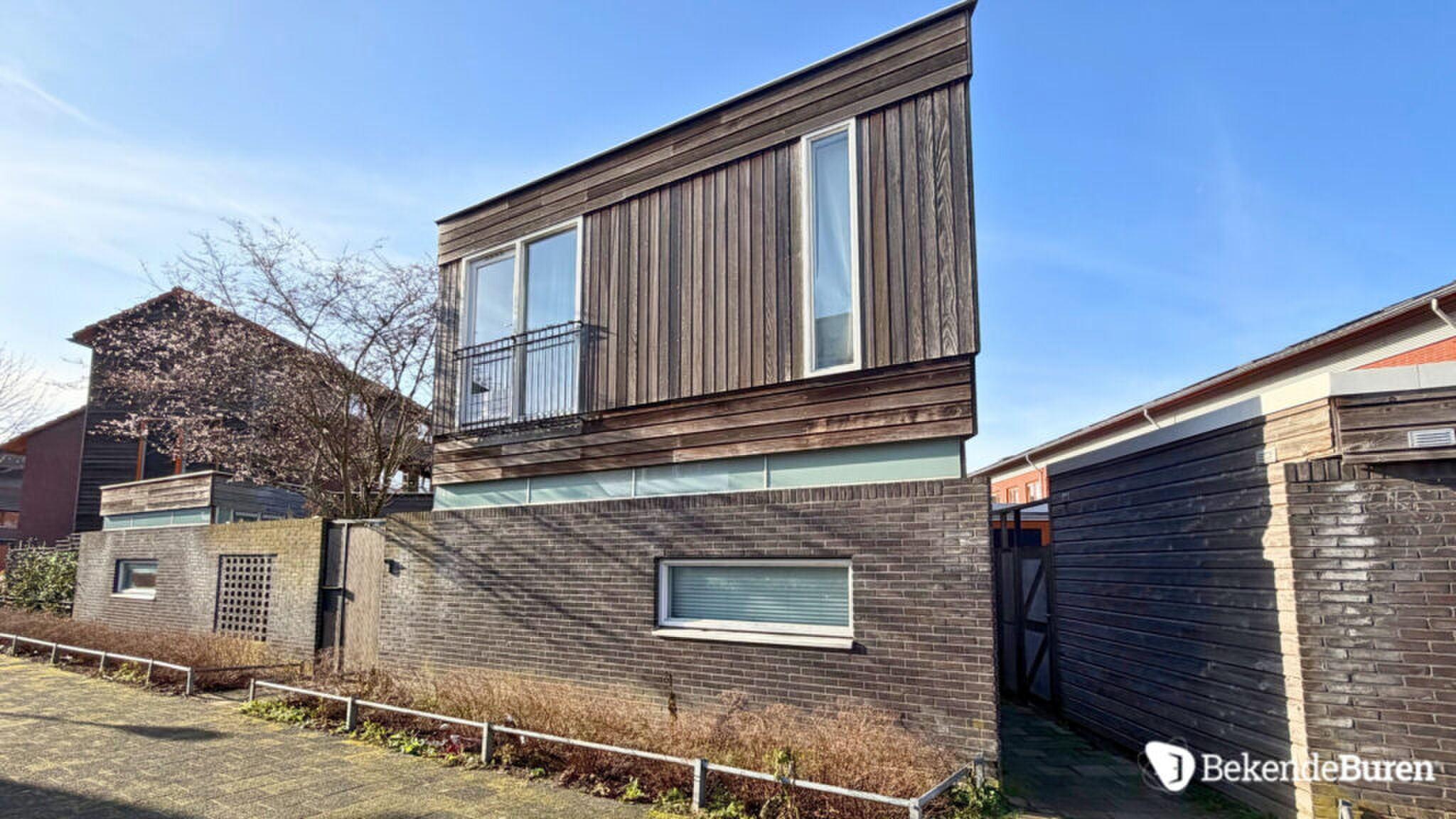 De voorzijde van de woning van Willie Wartaal.