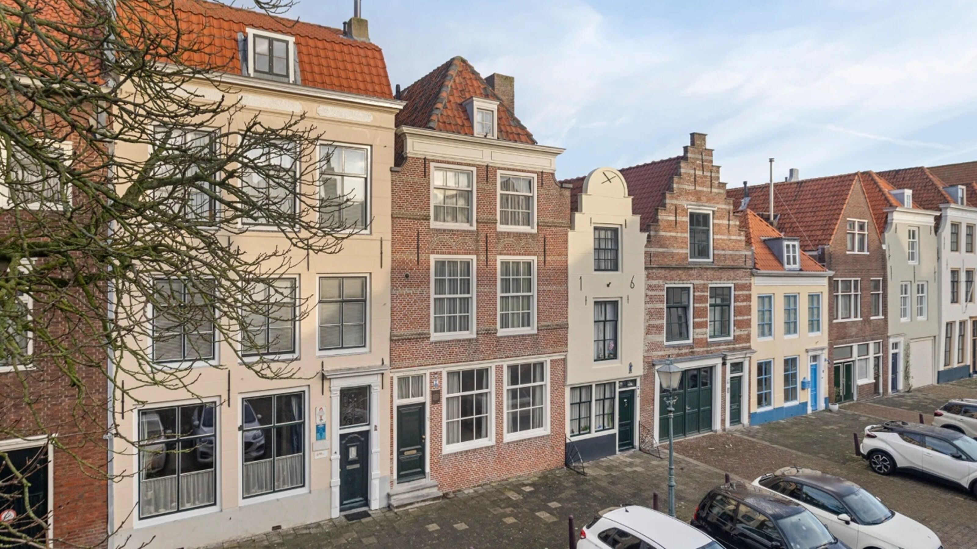 Unieke Funda-vondst: voormalig huis van admiraal Michiel de Ruyter in Zeeland staat te koop