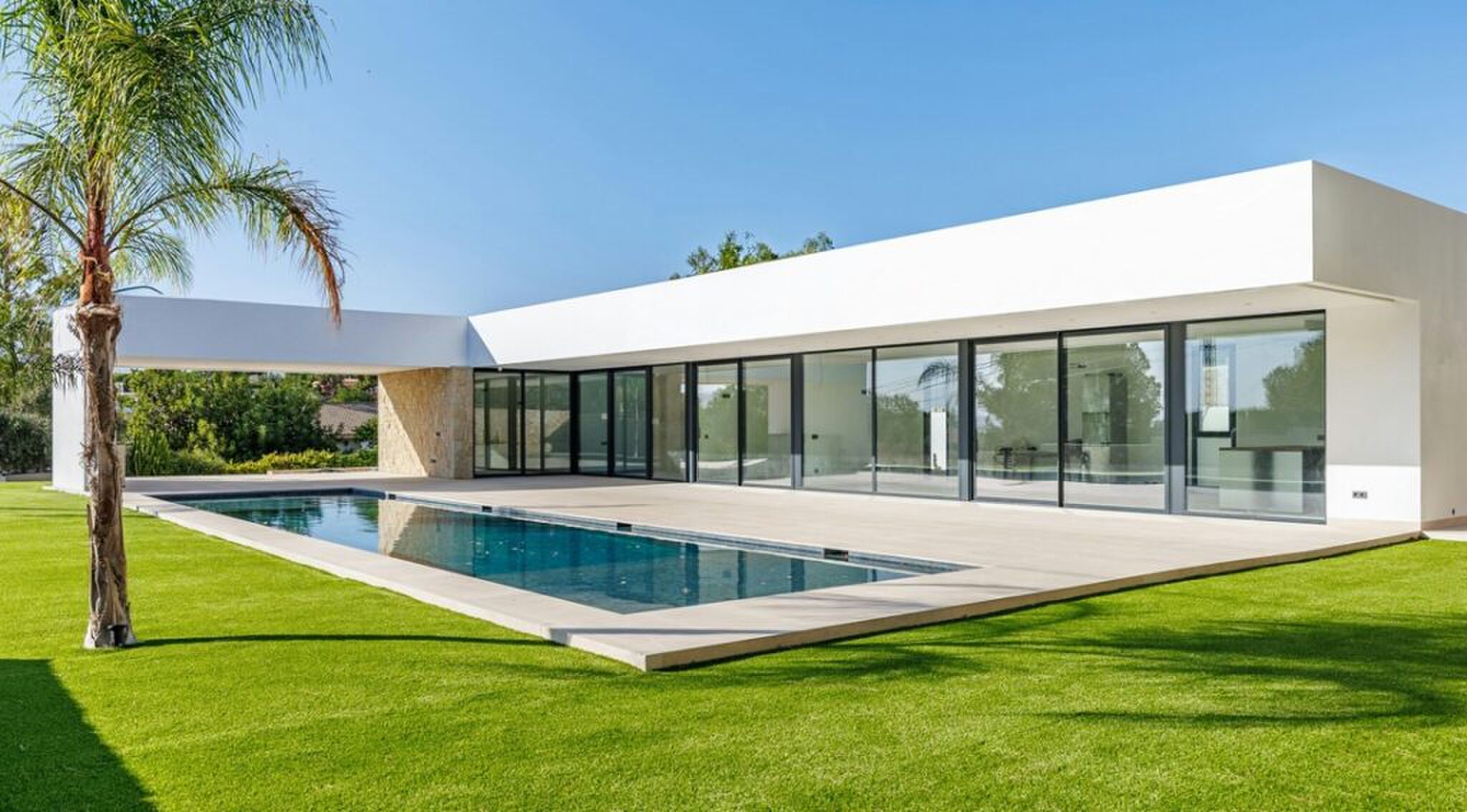 Een riante villa in een warm land.