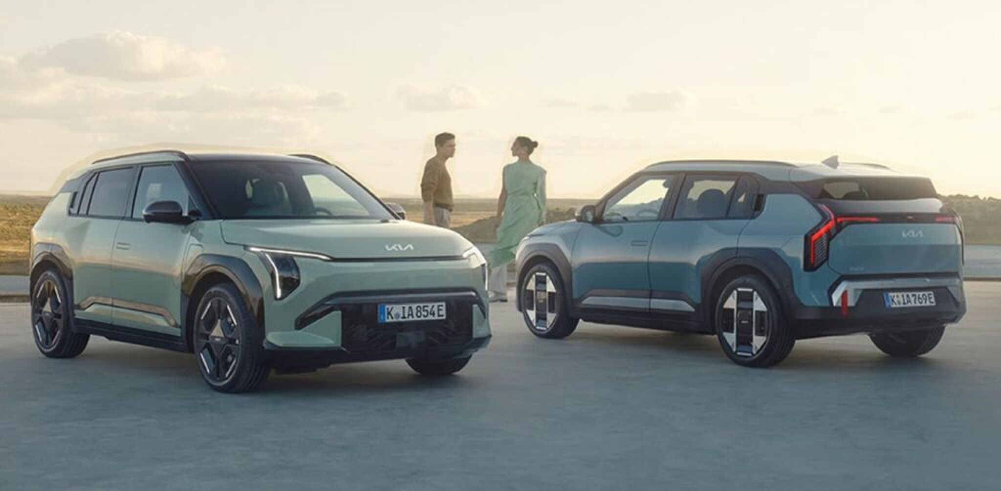 Twee exemplaren van de KIA EV3.