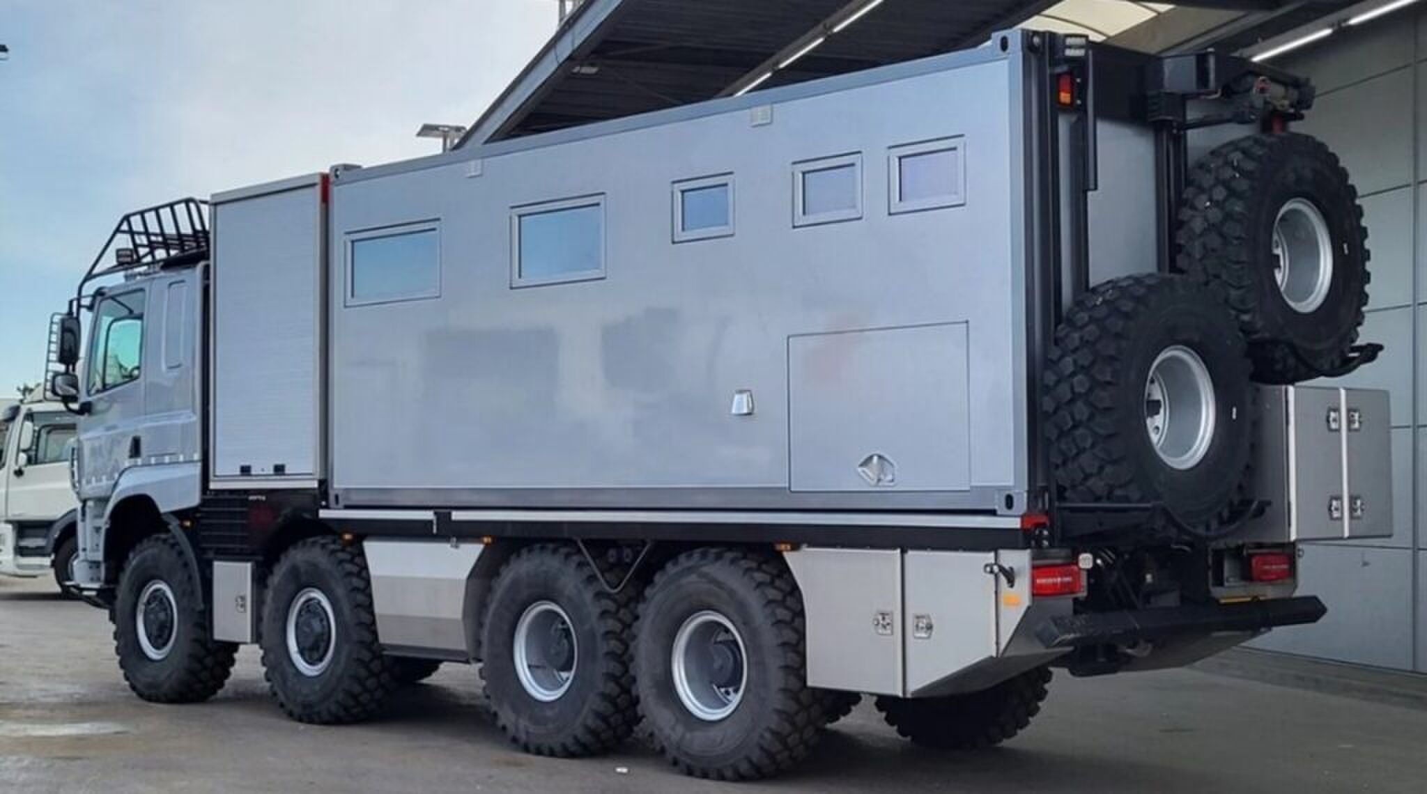 De zijkant van de duurste camper op Marktplaats.