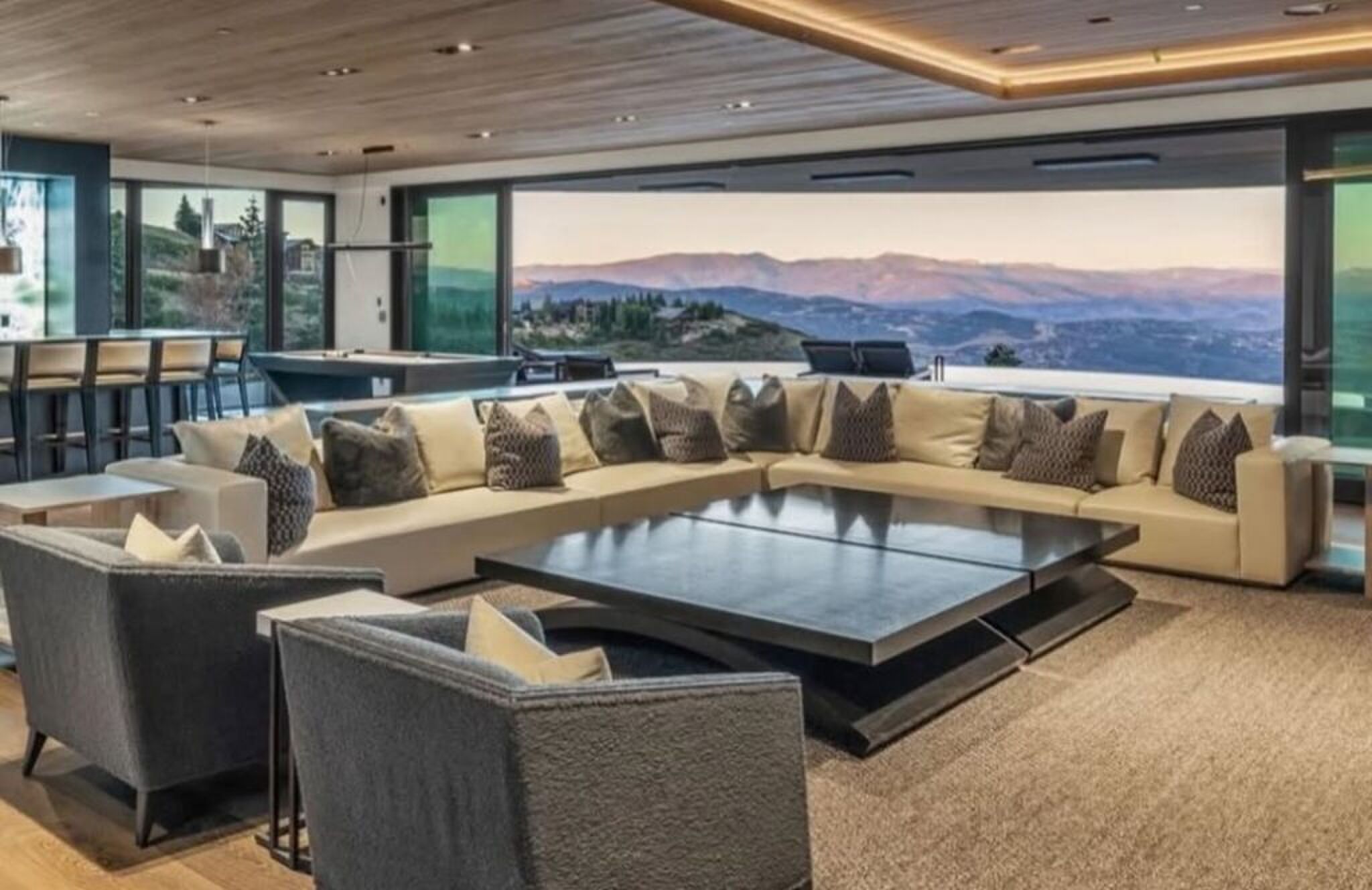 De living van het chalet in Amerika.