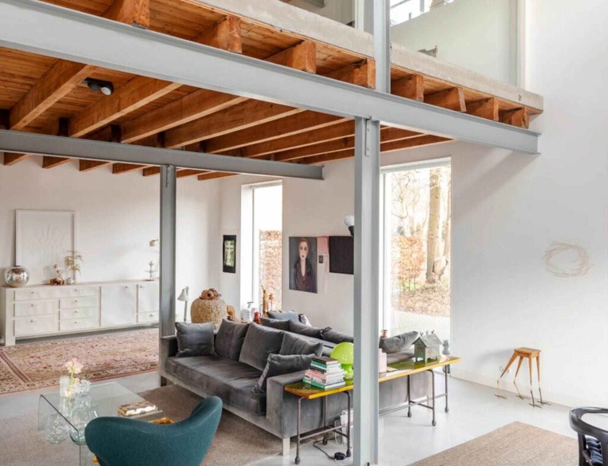 De living van het woonhuis op Funda.