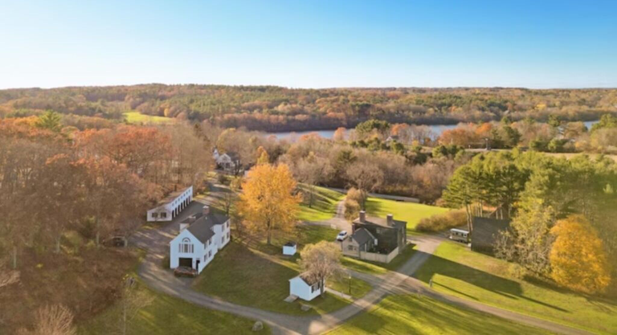 Een overzicht van het dorp in Maine.