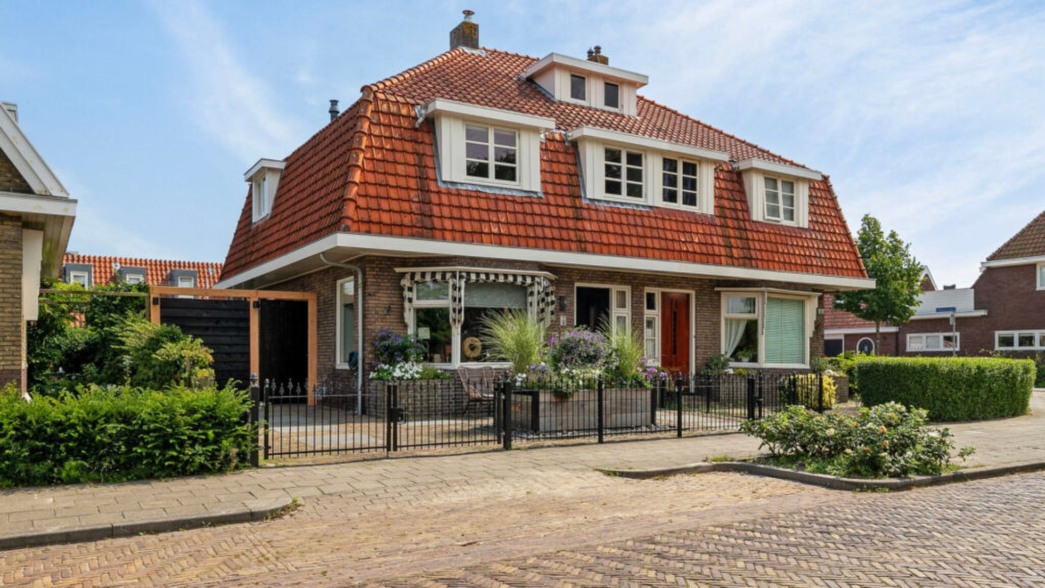 De voorzijde van de woning van Joep Wennemars.
