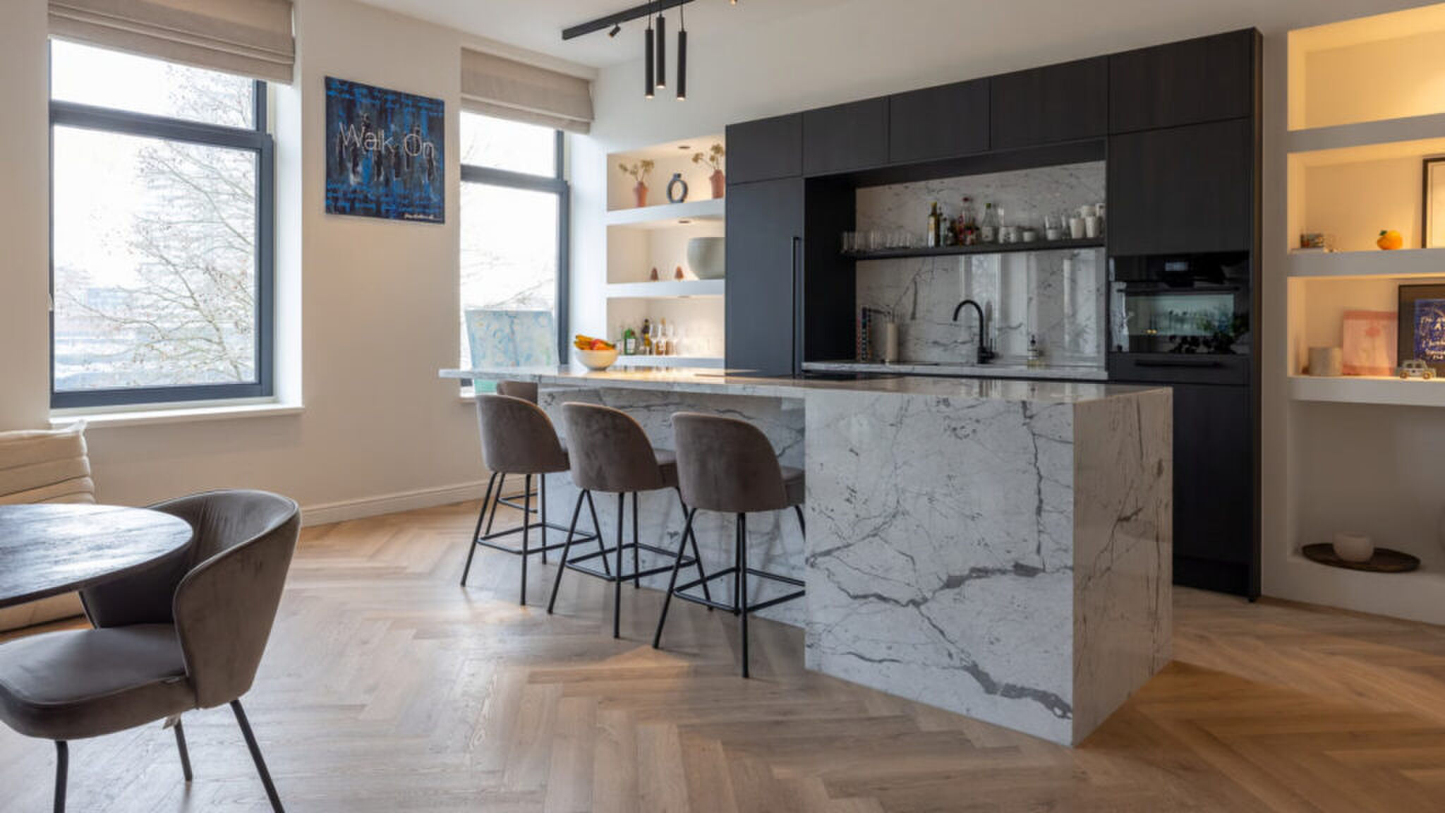 De keuken van het appartement van Erland Galjaard.