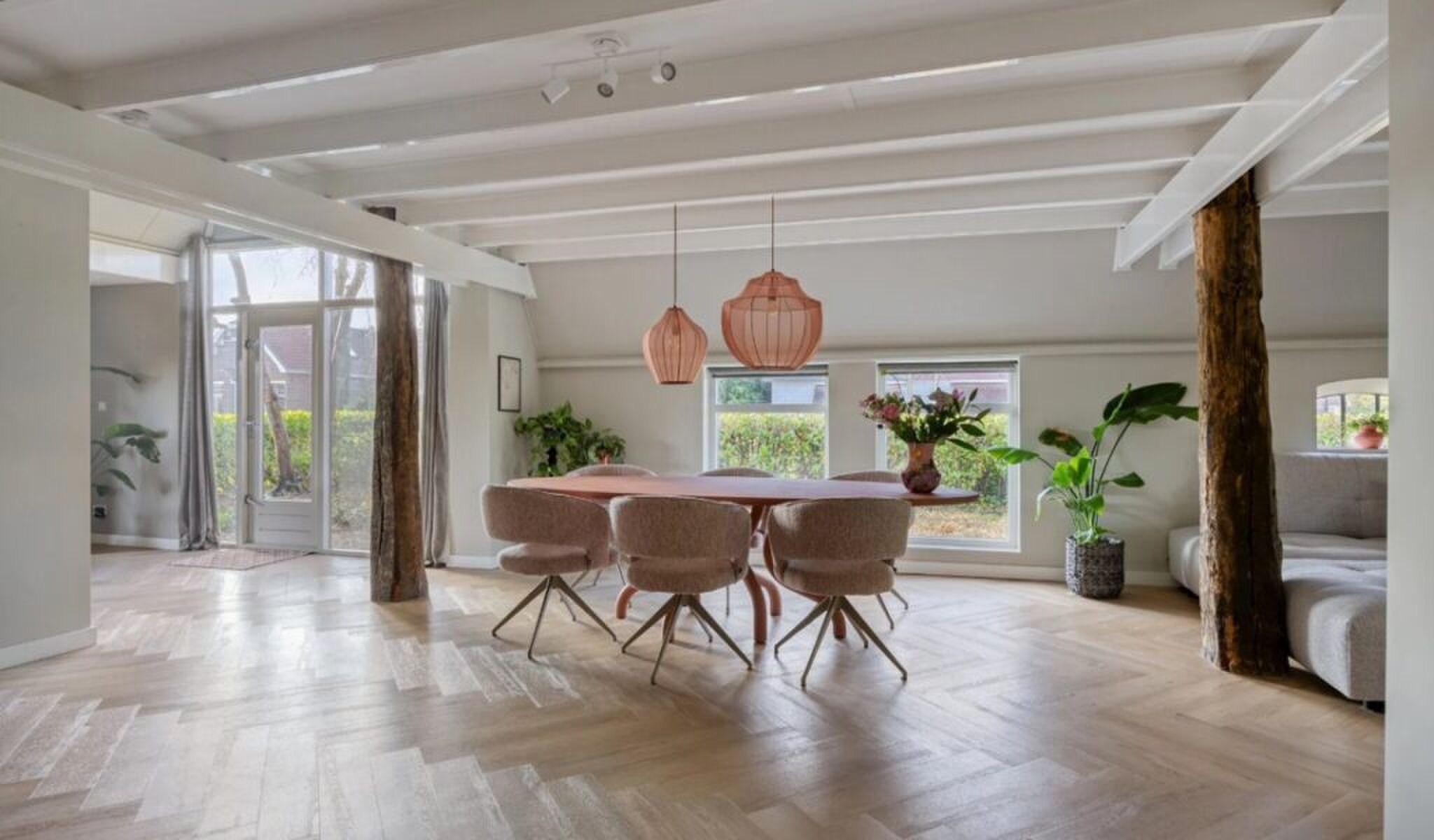 De eetkamer van het oude huis op Funda.