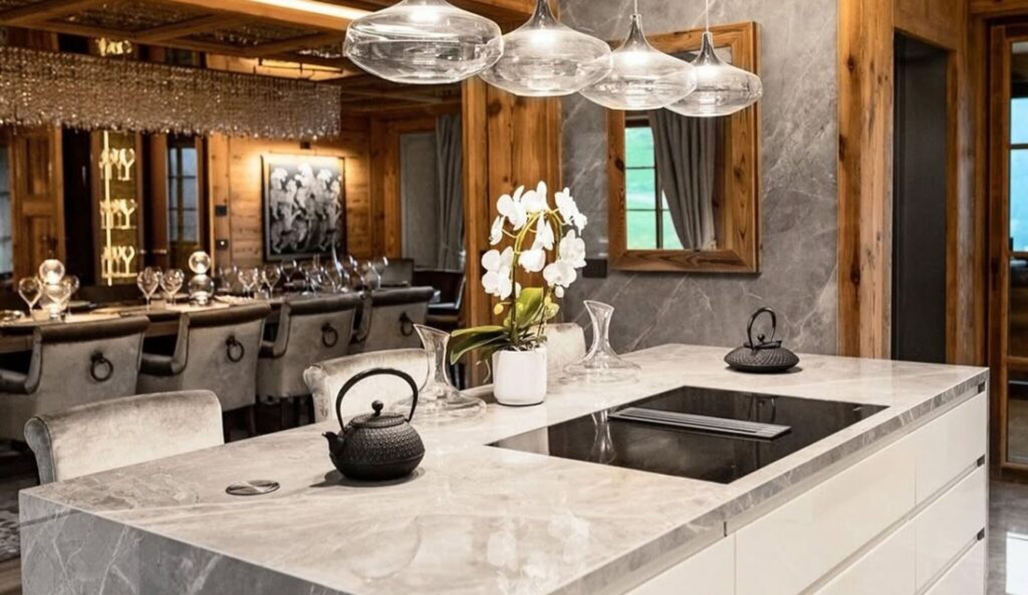 De keuken van het chalet in de Alpen.