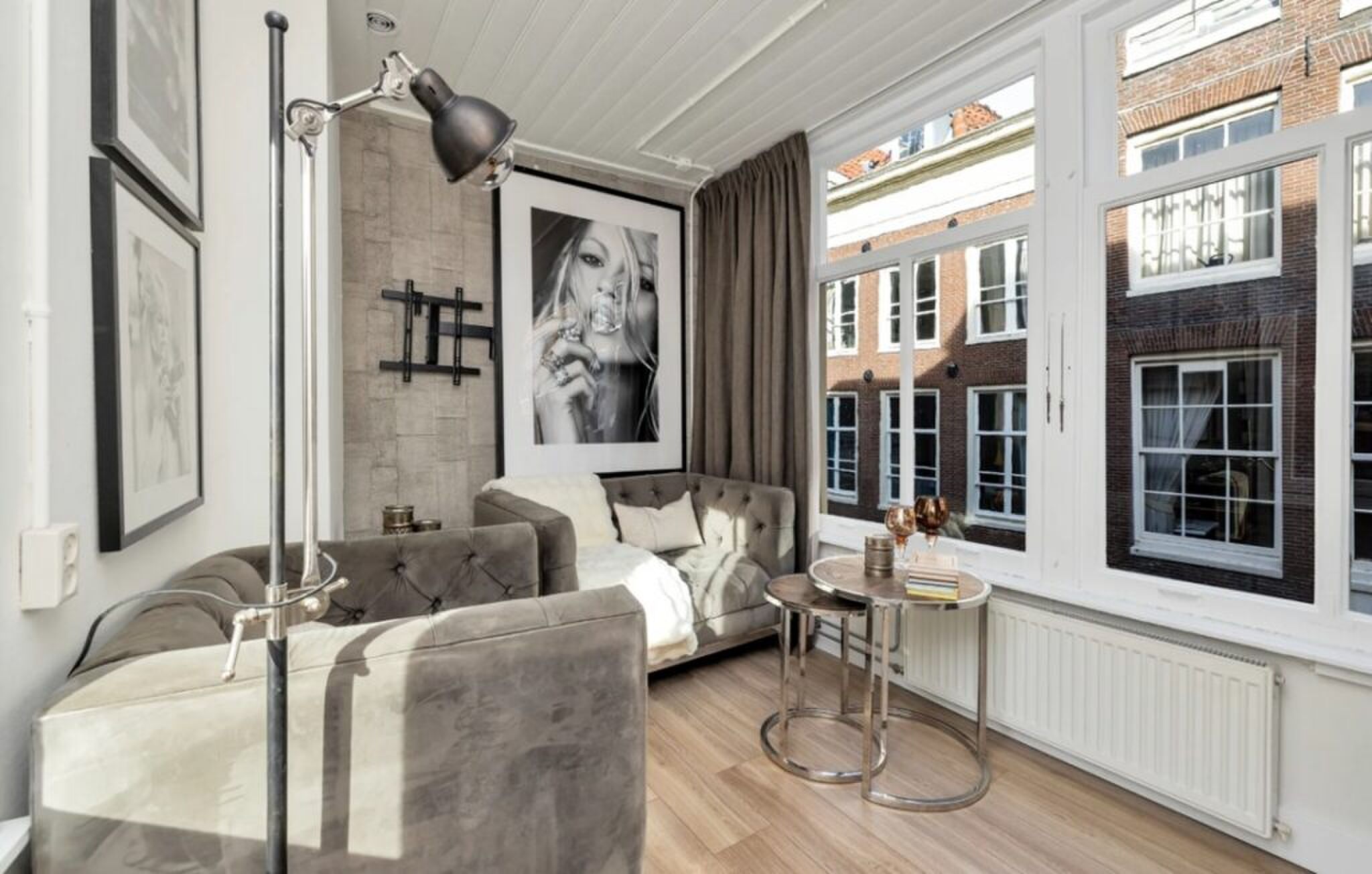 De woonkamer met prachtig uitzicht.