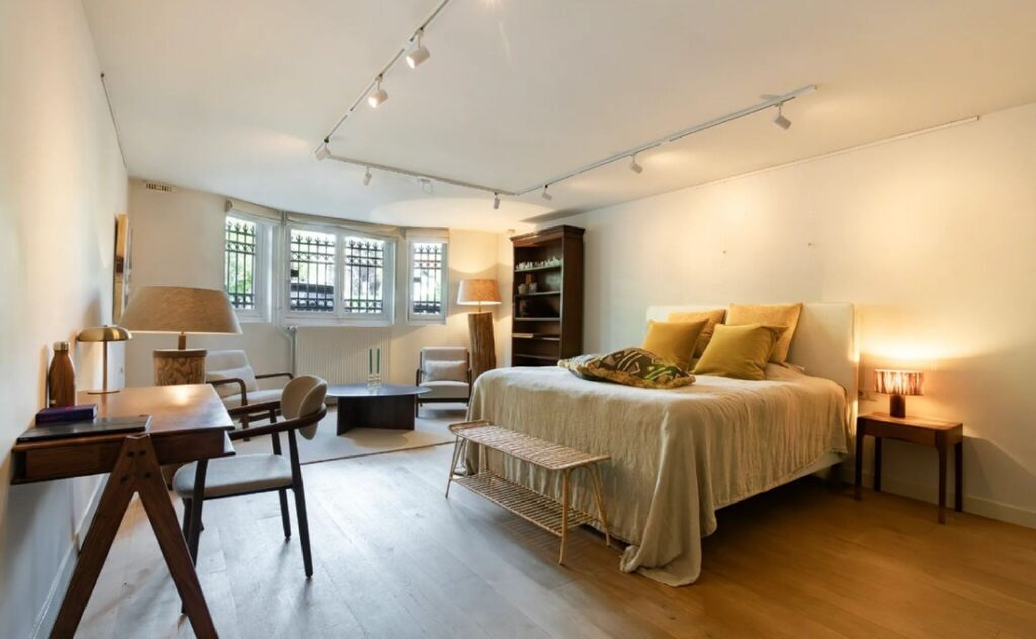 Een van de luxe slaapkamers.