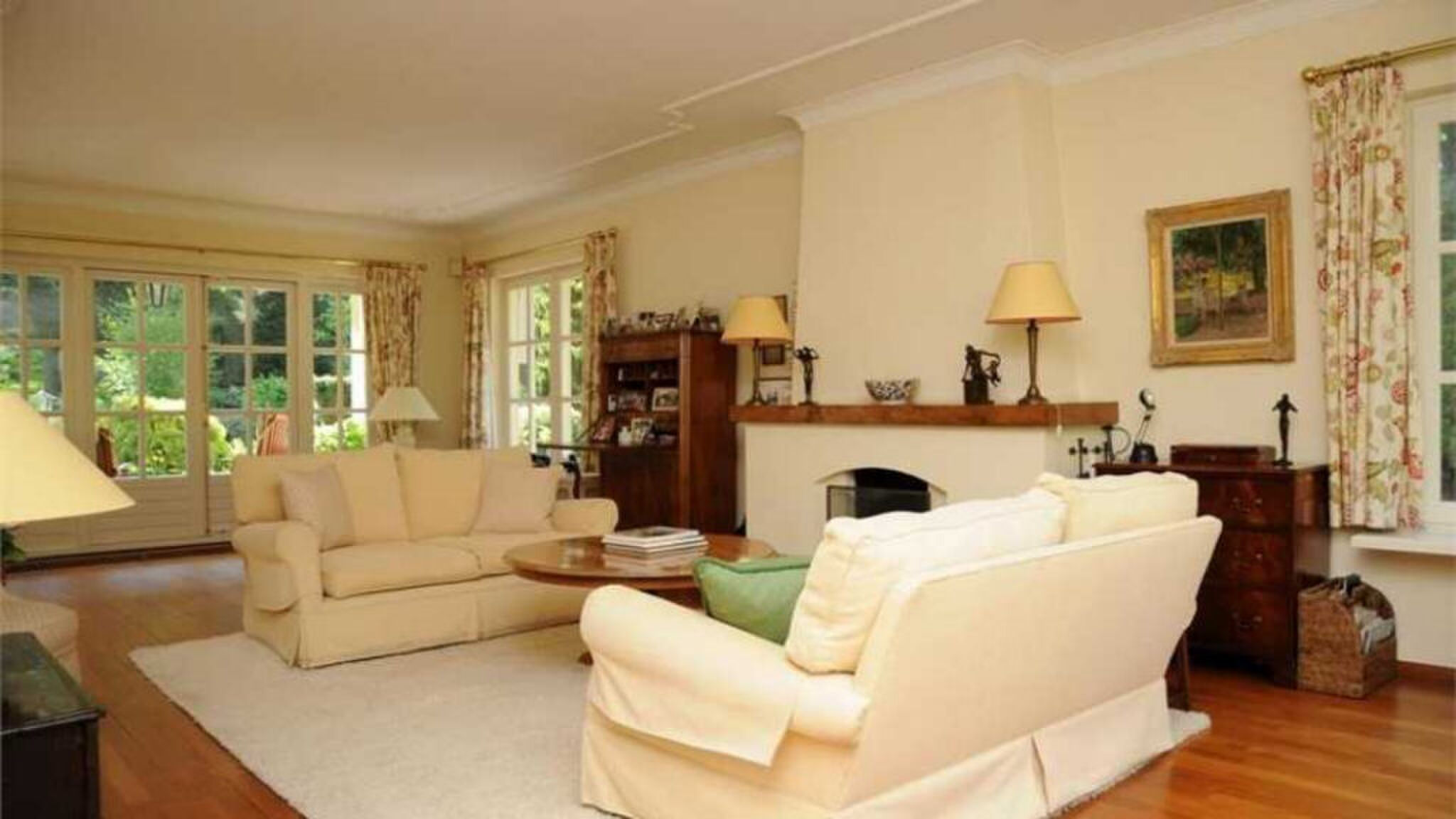 De klassiek ogende woonkamer.