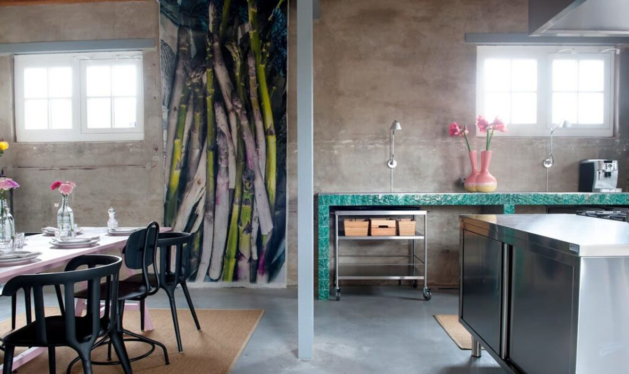 De keuken en eetkamer.