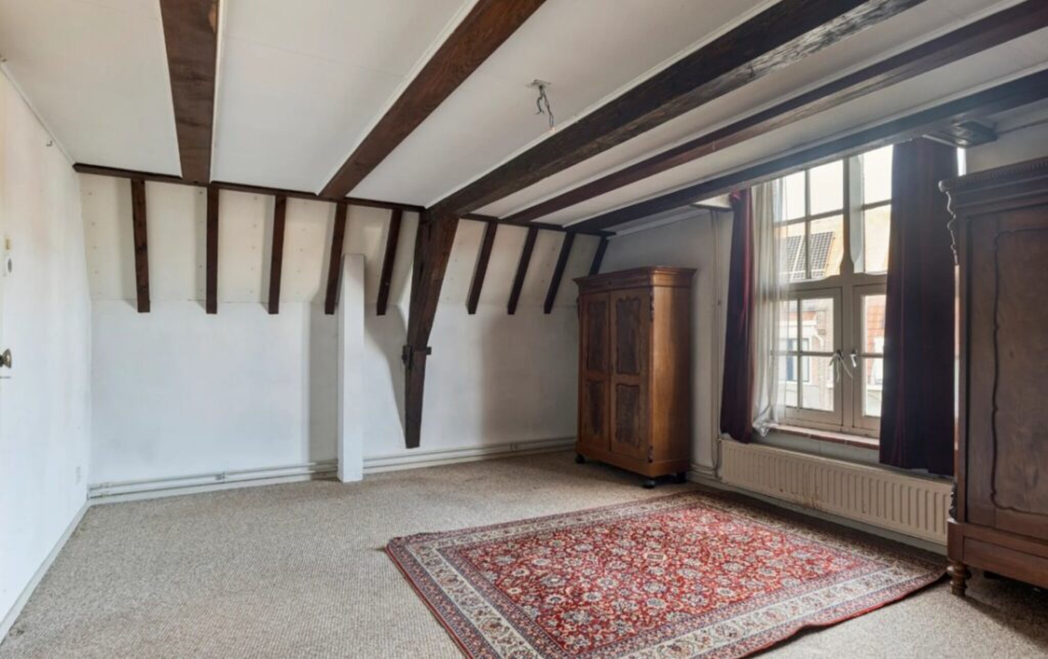 Een kamer op de bovenste woonlaag.