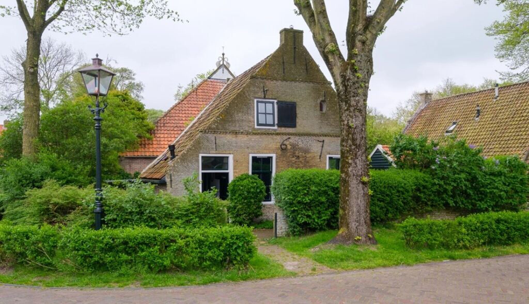De voorkant van het huis op Ameland.