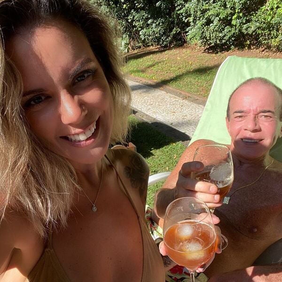 Chiquinho en Feeas samen buiten