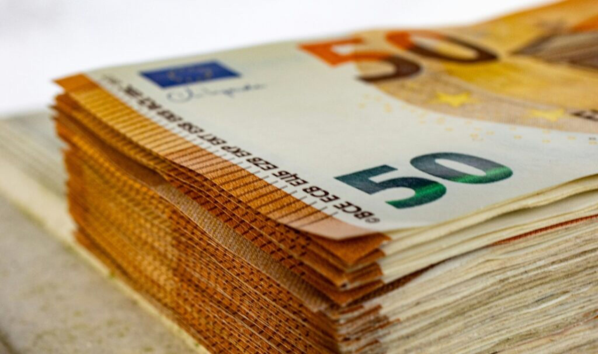Cashgeld in briefjes van 50 euro.