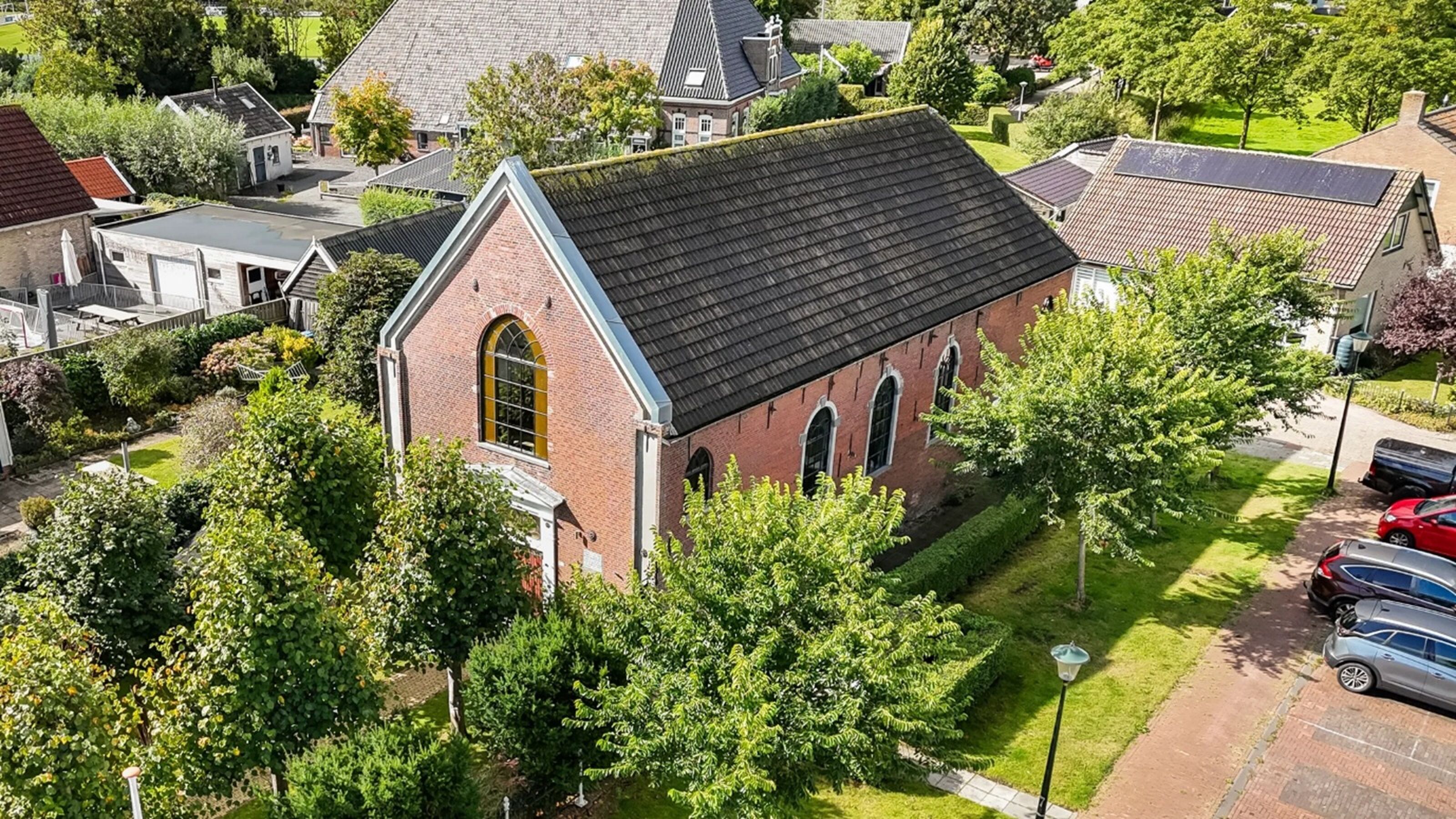 Heel bijzondere buitenkans: oogverblindende woonkerk op Funda kost slechts € 585.000,-