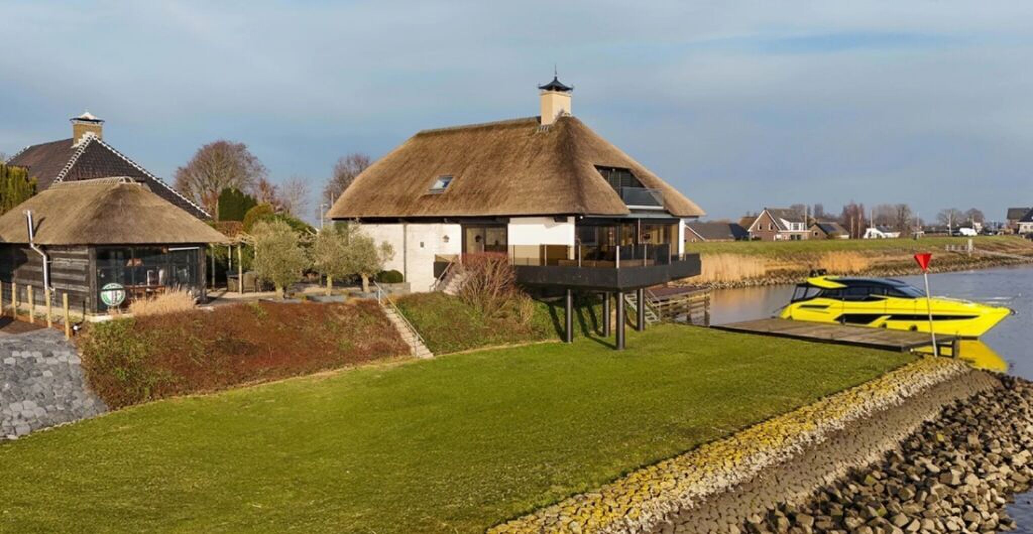 De achterkant van de villa op Funda.